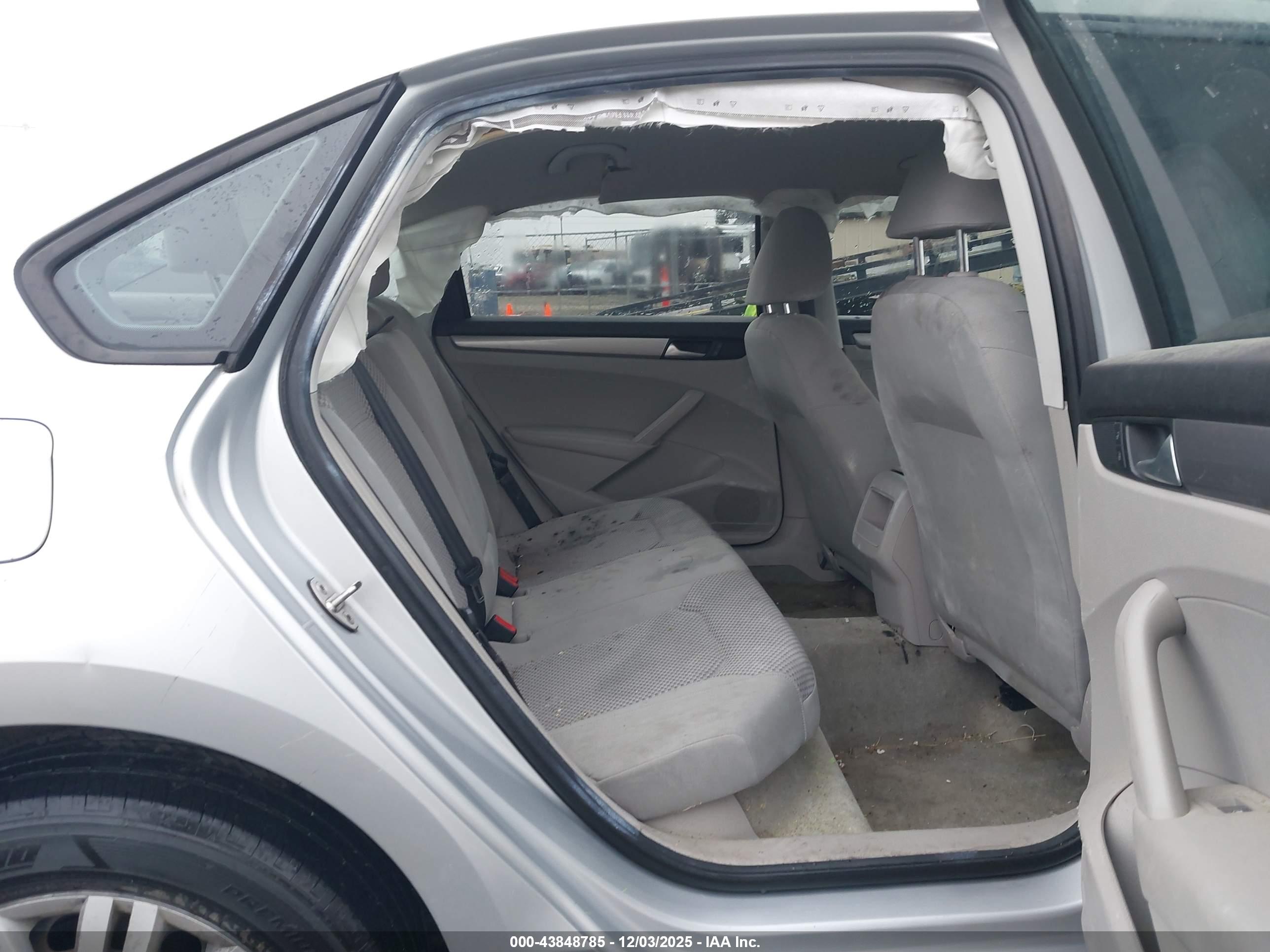 VOLKSWAGEN PASSAT image 8