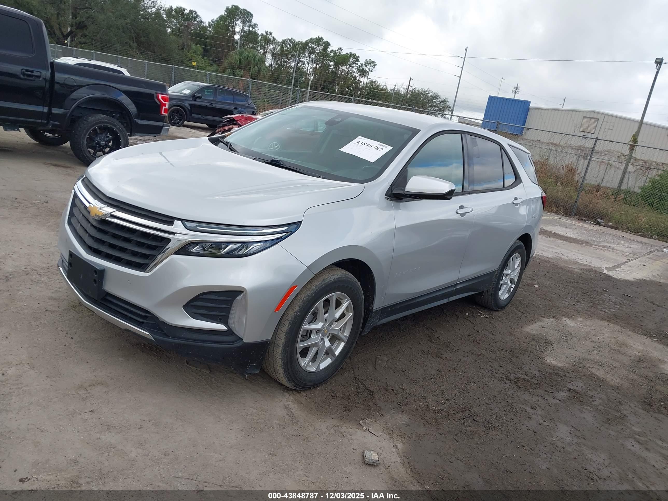 CHEVROLET EQUINOX image 2