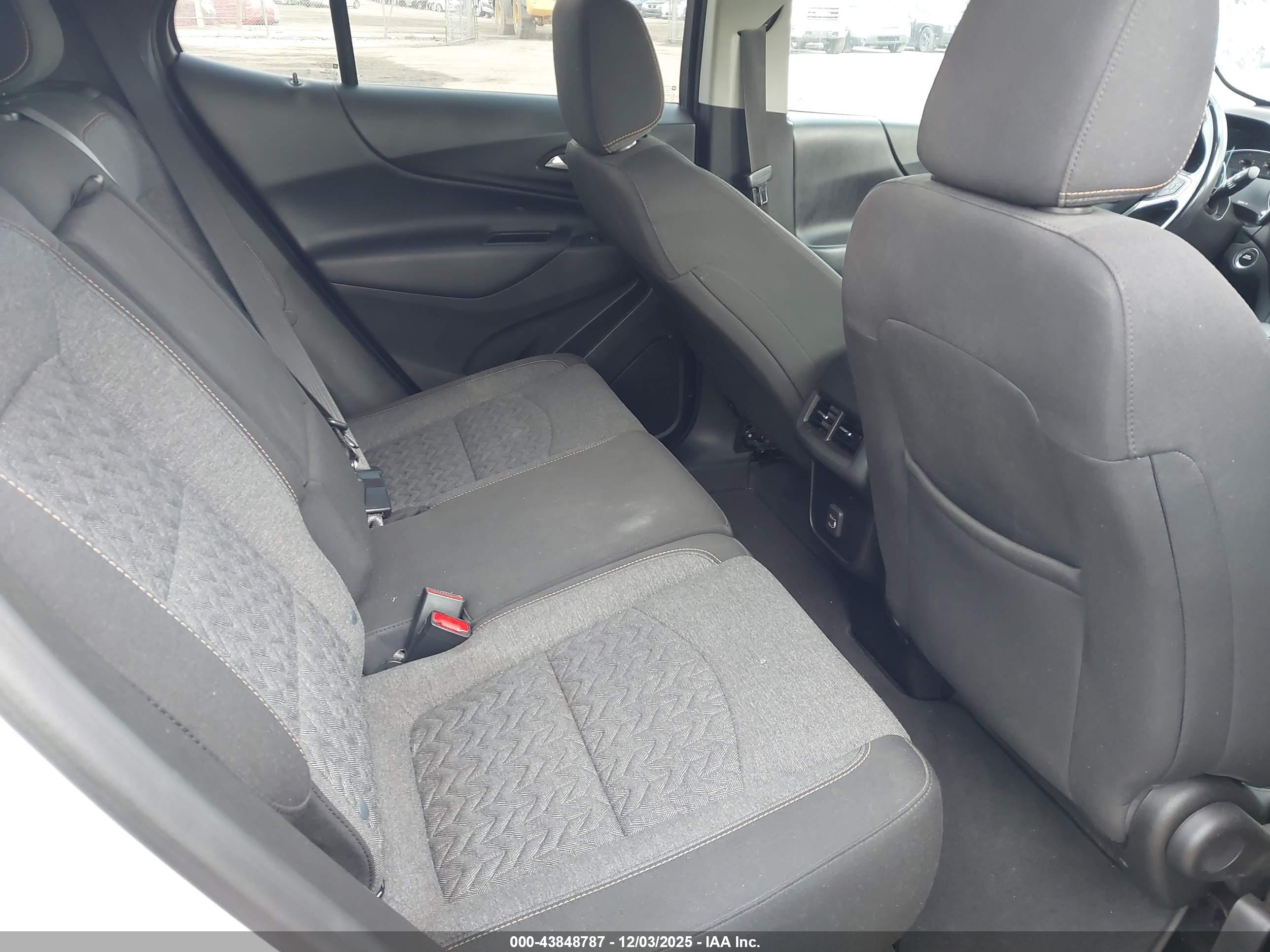 CHEVROLET EQUINOX image 8