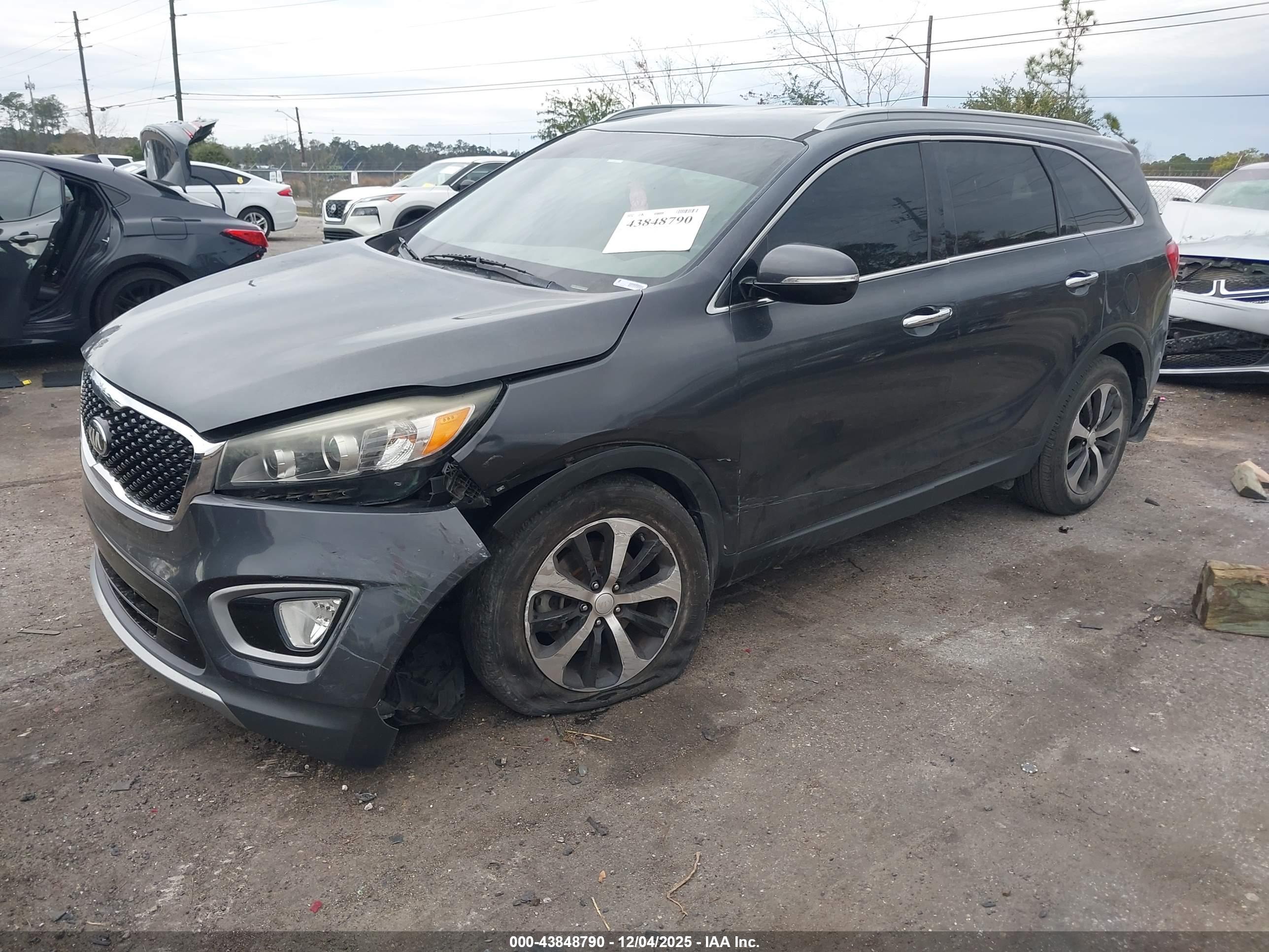 KIA SORENTO image 2