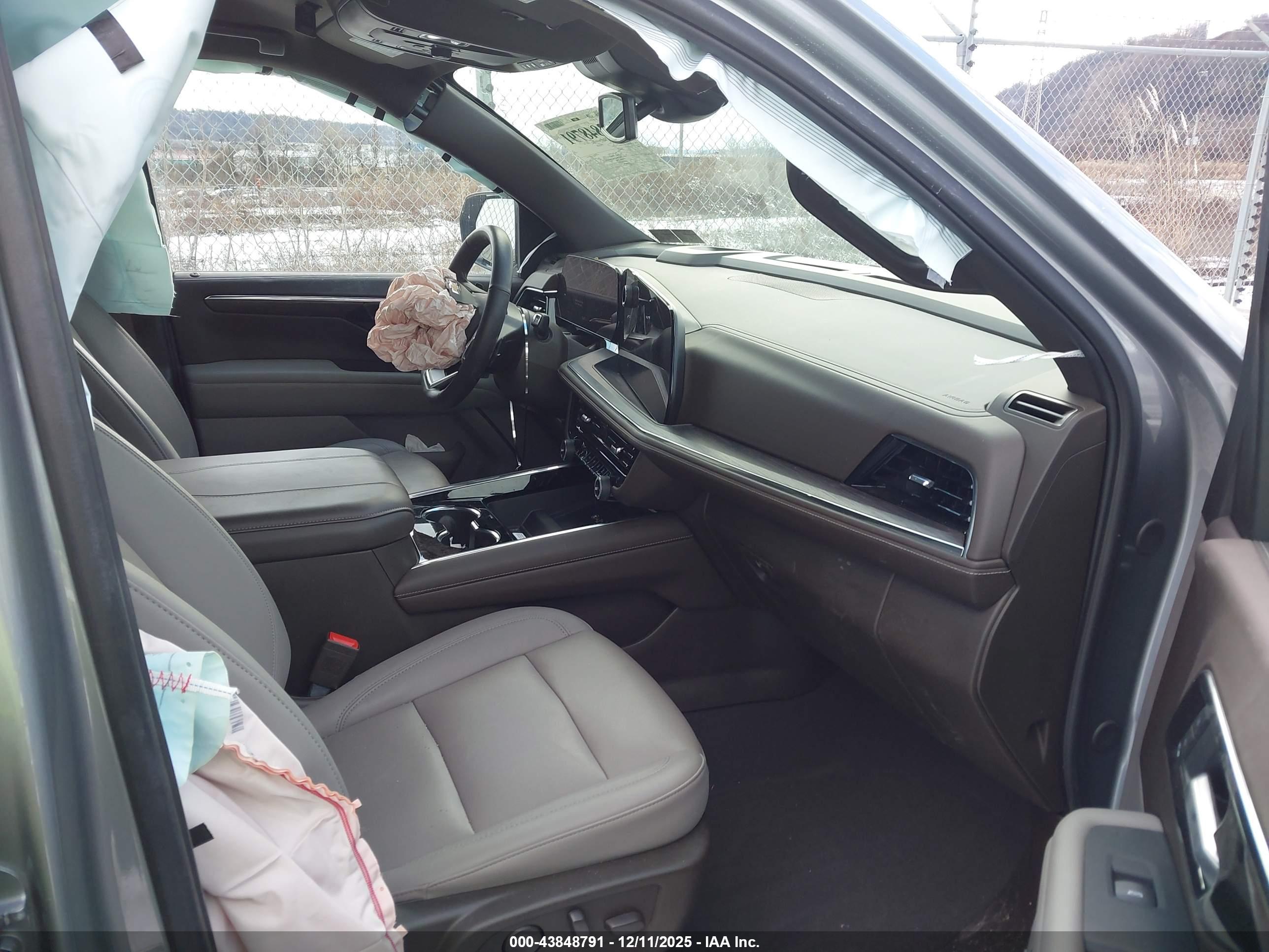 CHEVROLET TAHOE image 5