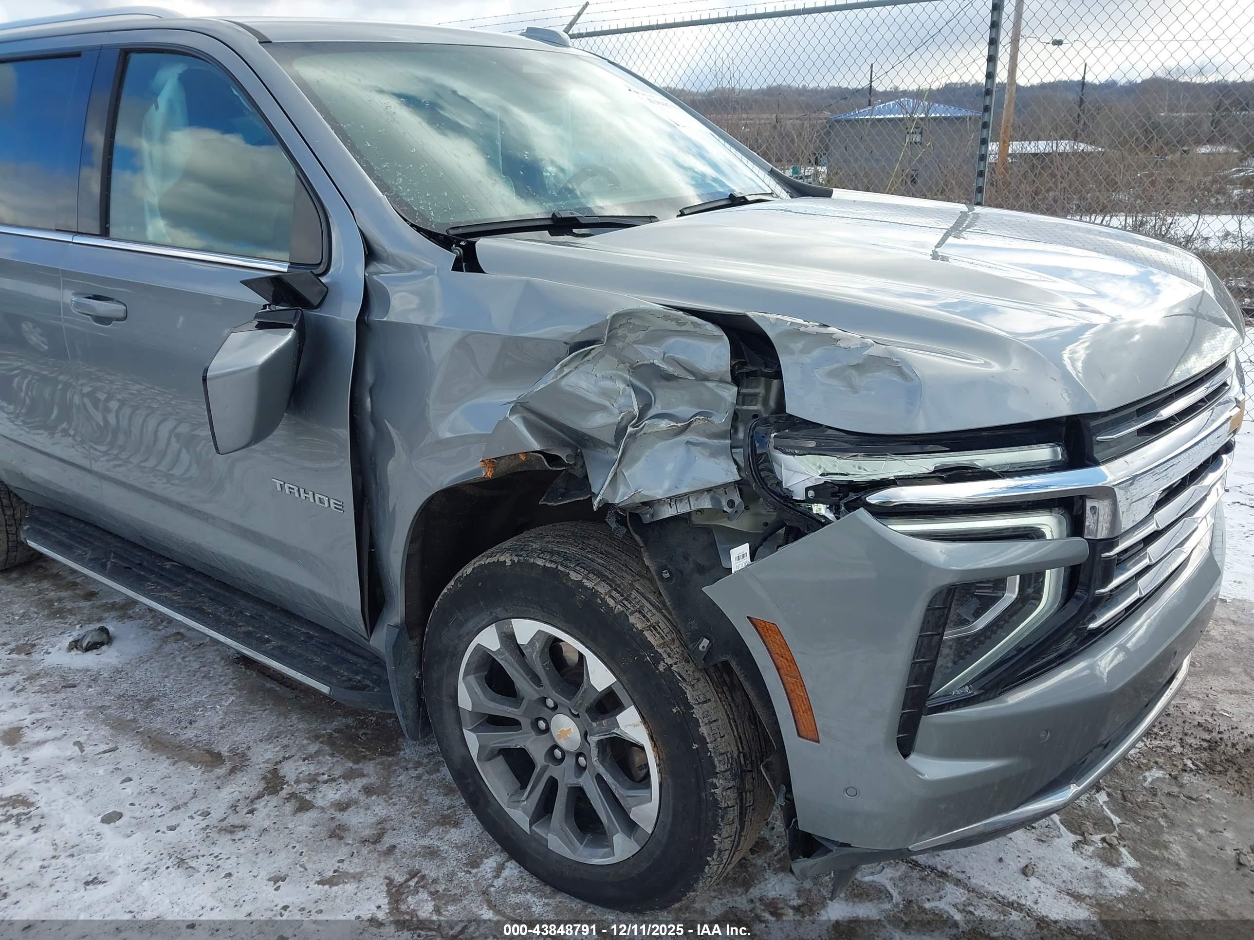 CHEVROLET TAHOE image 6