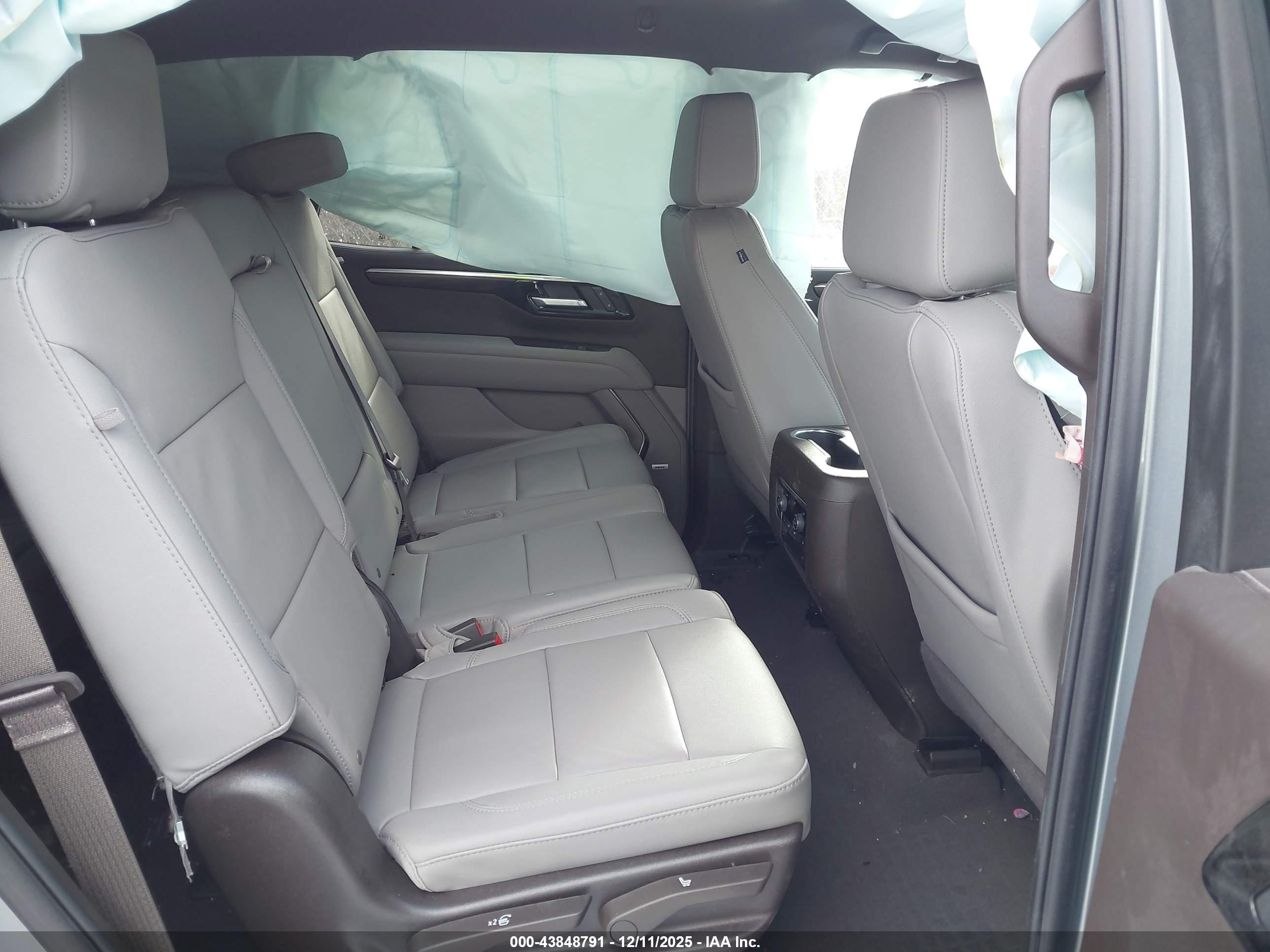 CHEVROLET TAHOE image 8