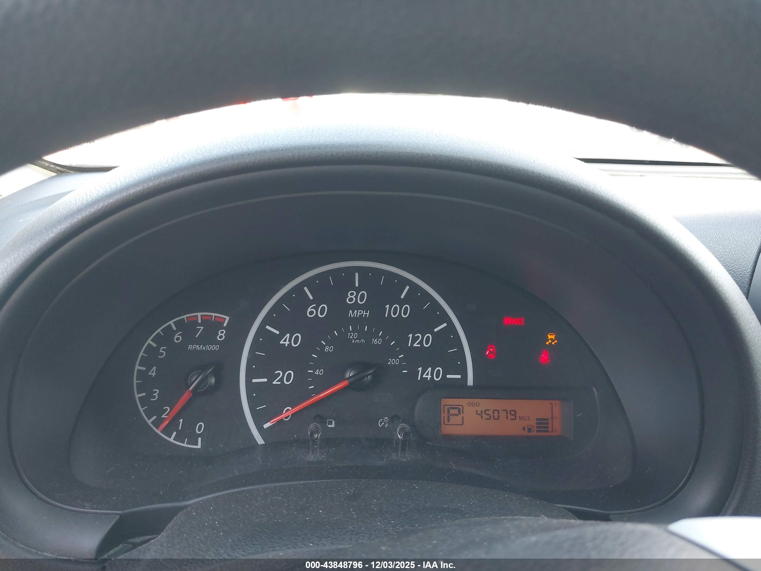 NISSAN VERSA image 7