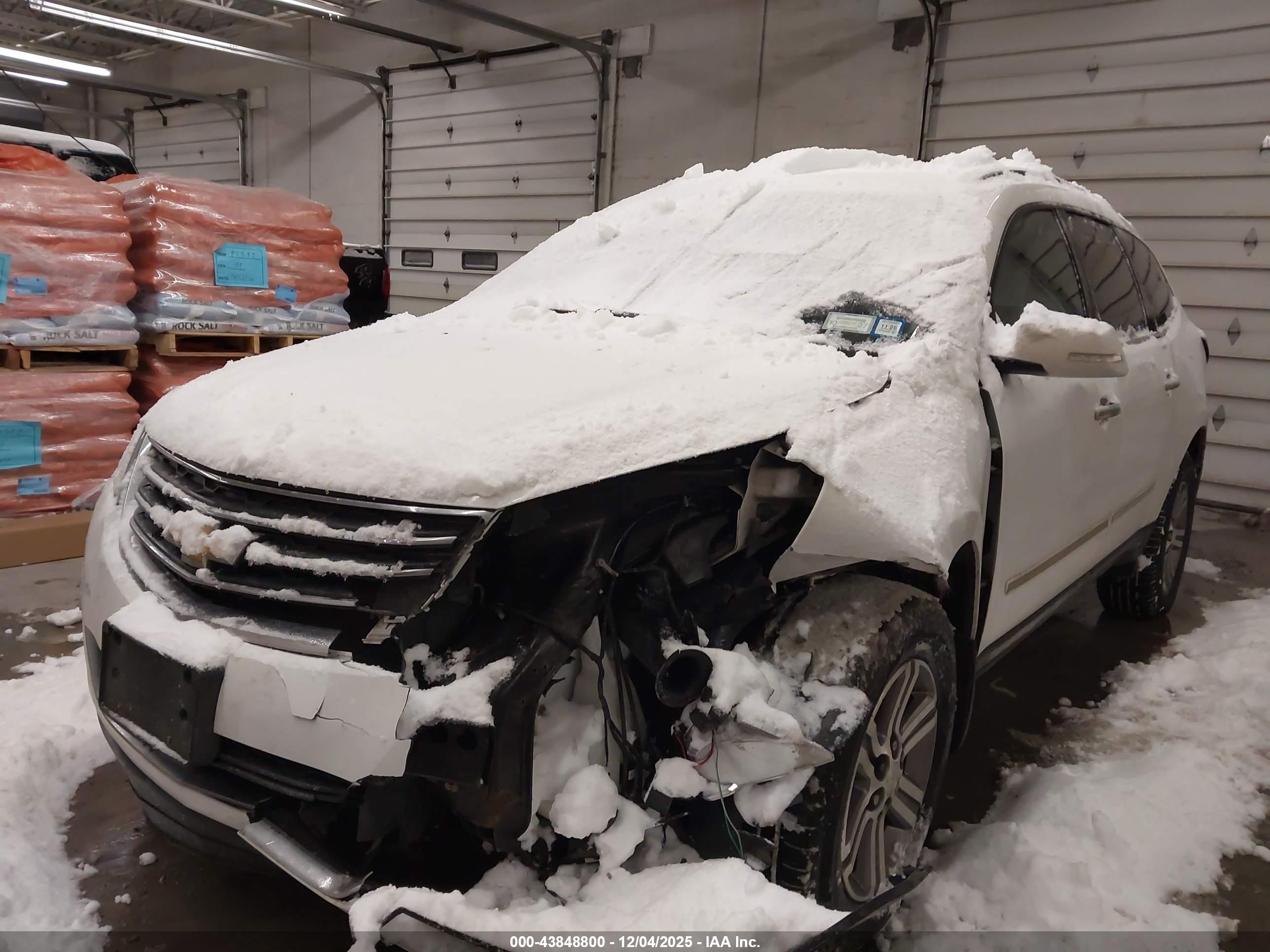 CHEVROLET TRAVERSE image 2