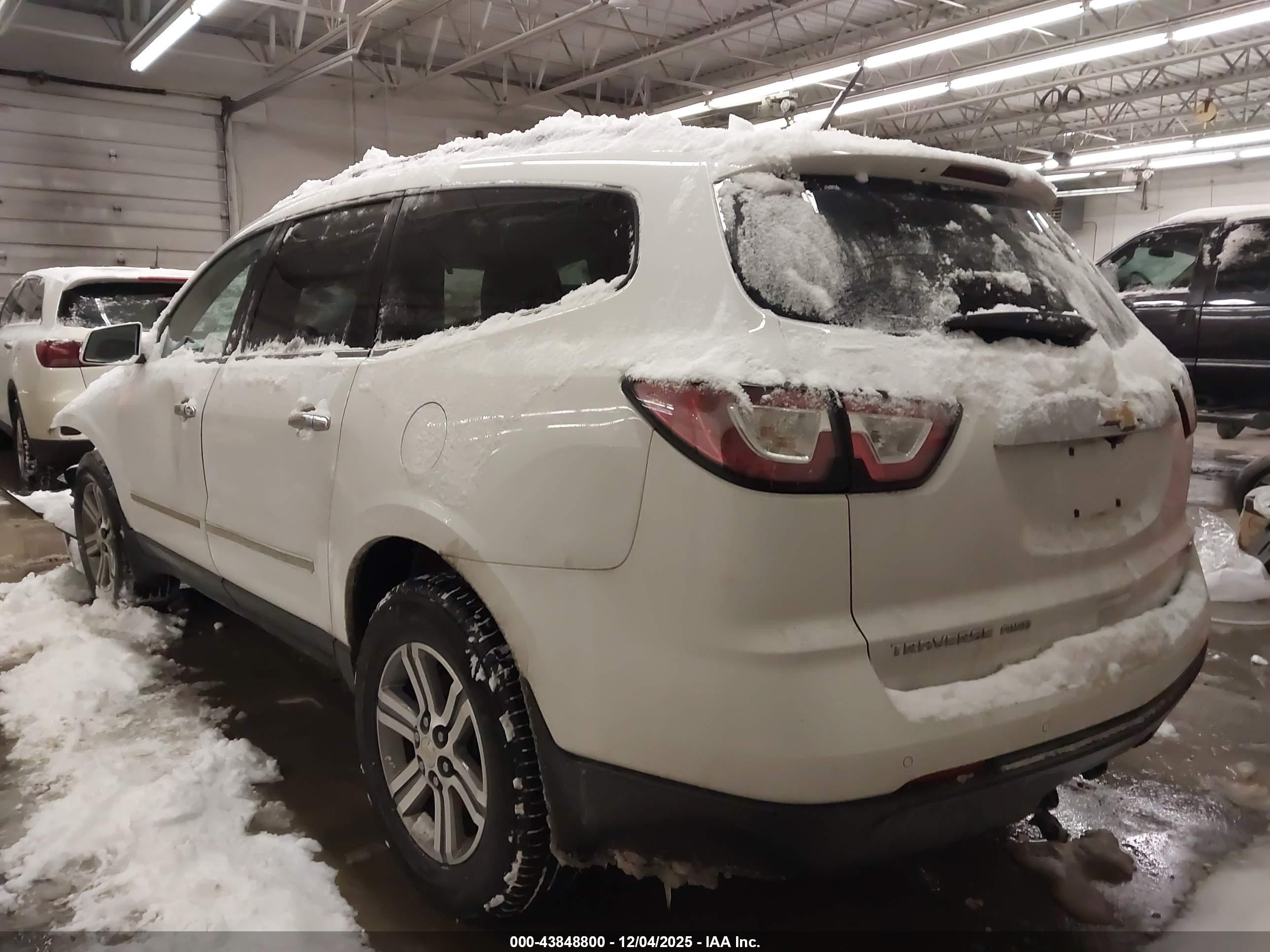 CHEVROLET TRAVERSE image 3