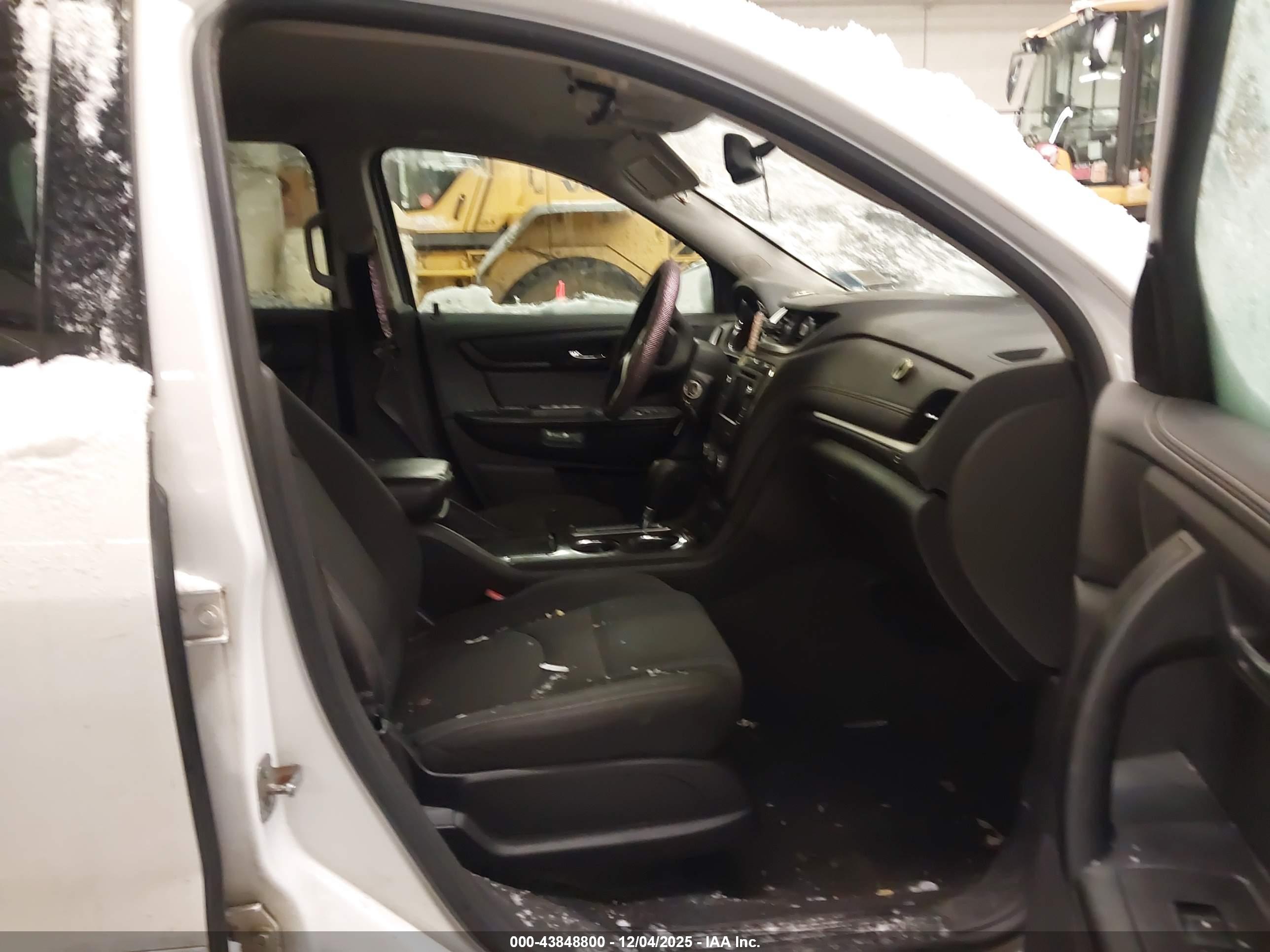 CHEVROLET TRAVERSE image 5