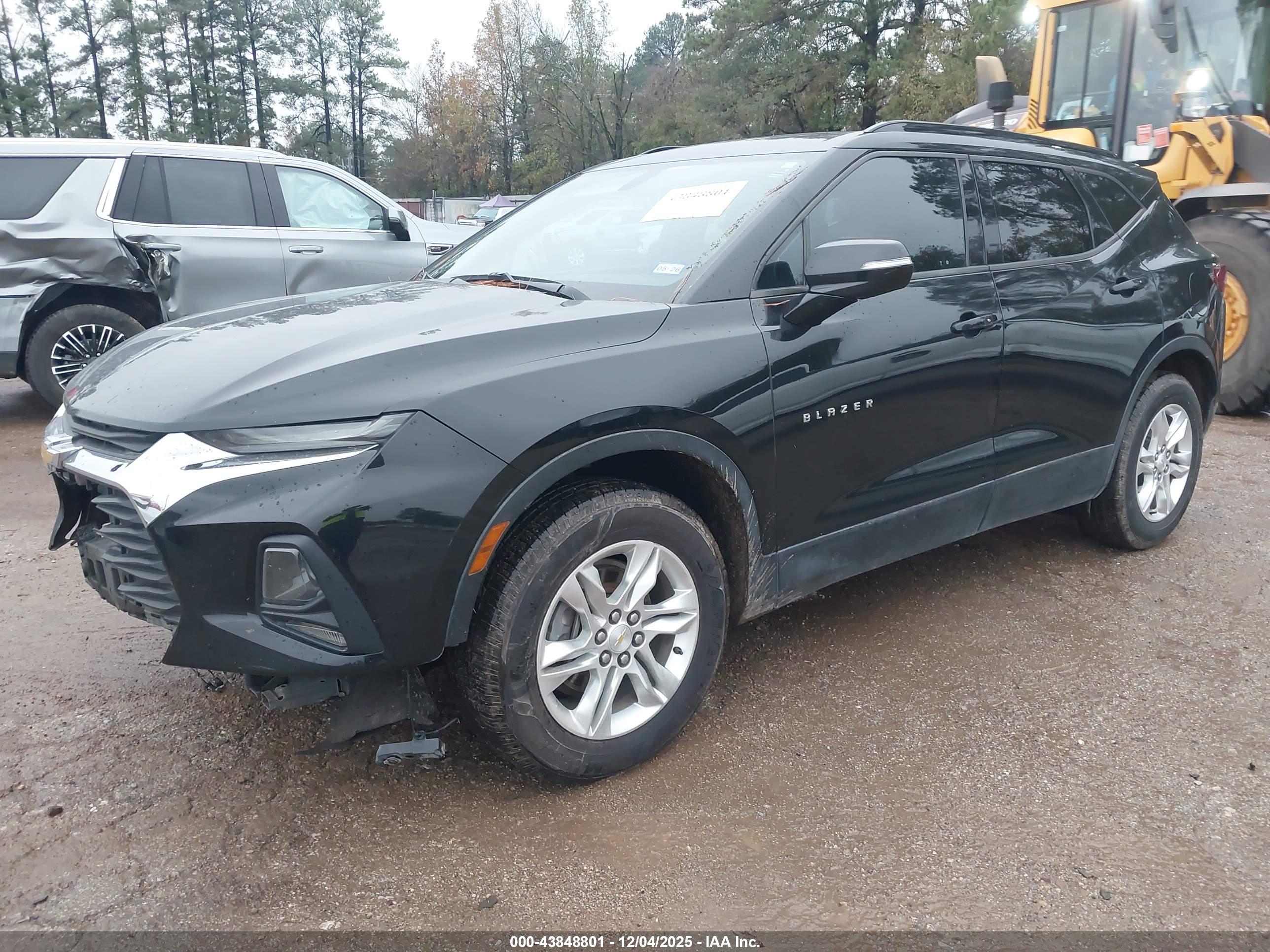 CHEVROLET BLAZER image 2