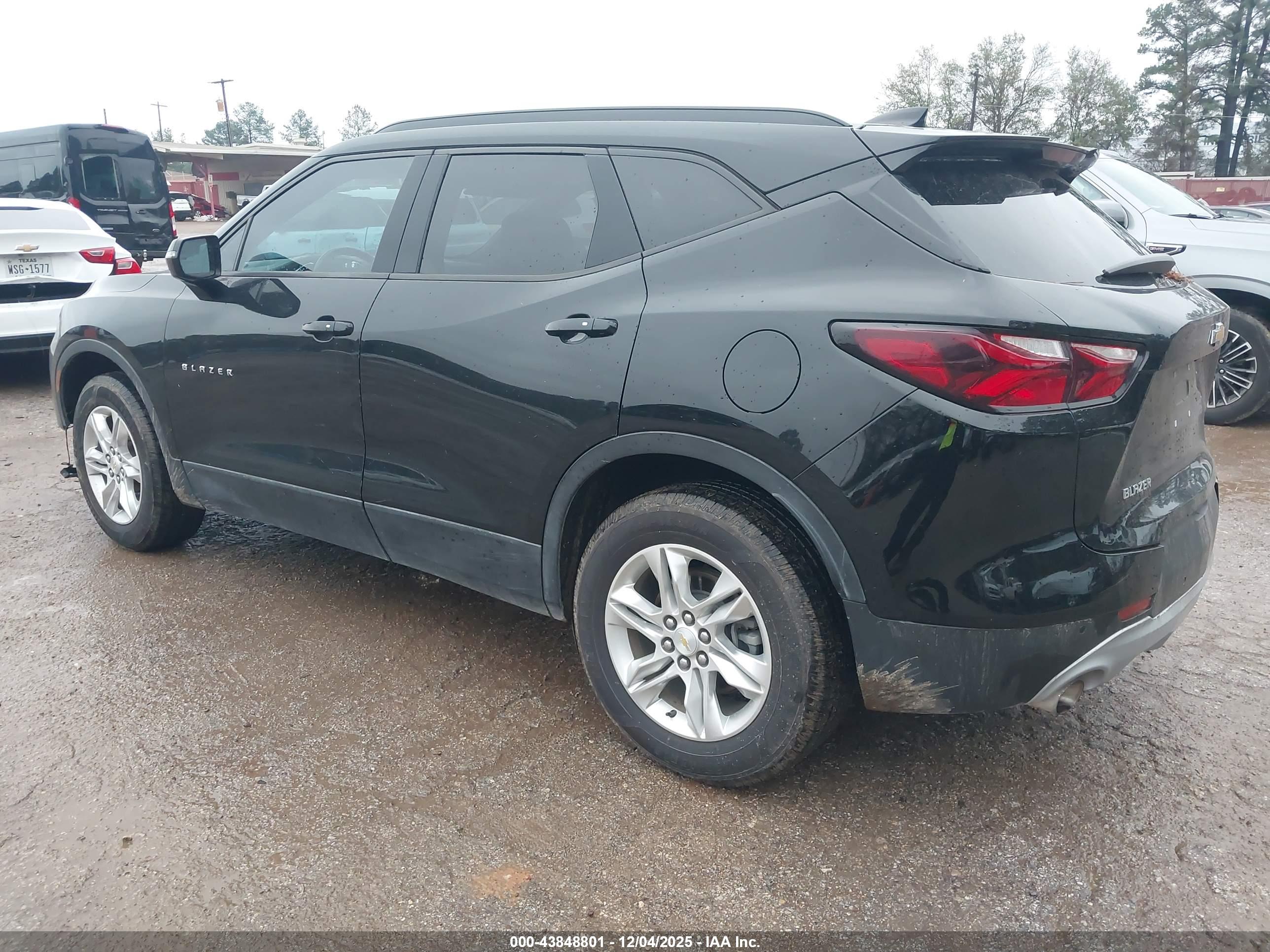 CHEVROLET BLAZER image 3