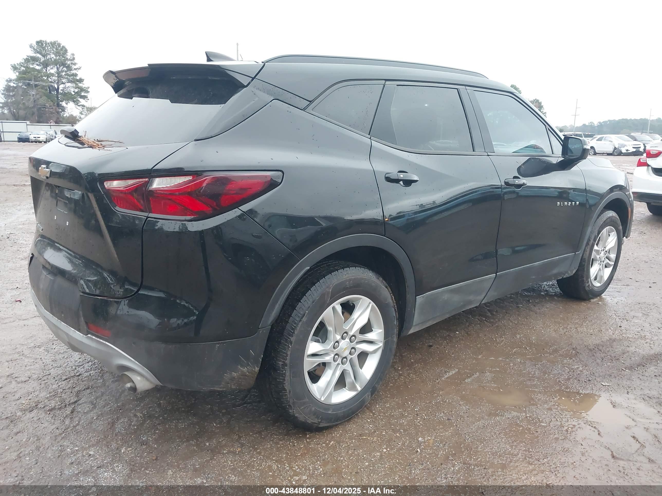 CHEVROLET BLAZER image 4