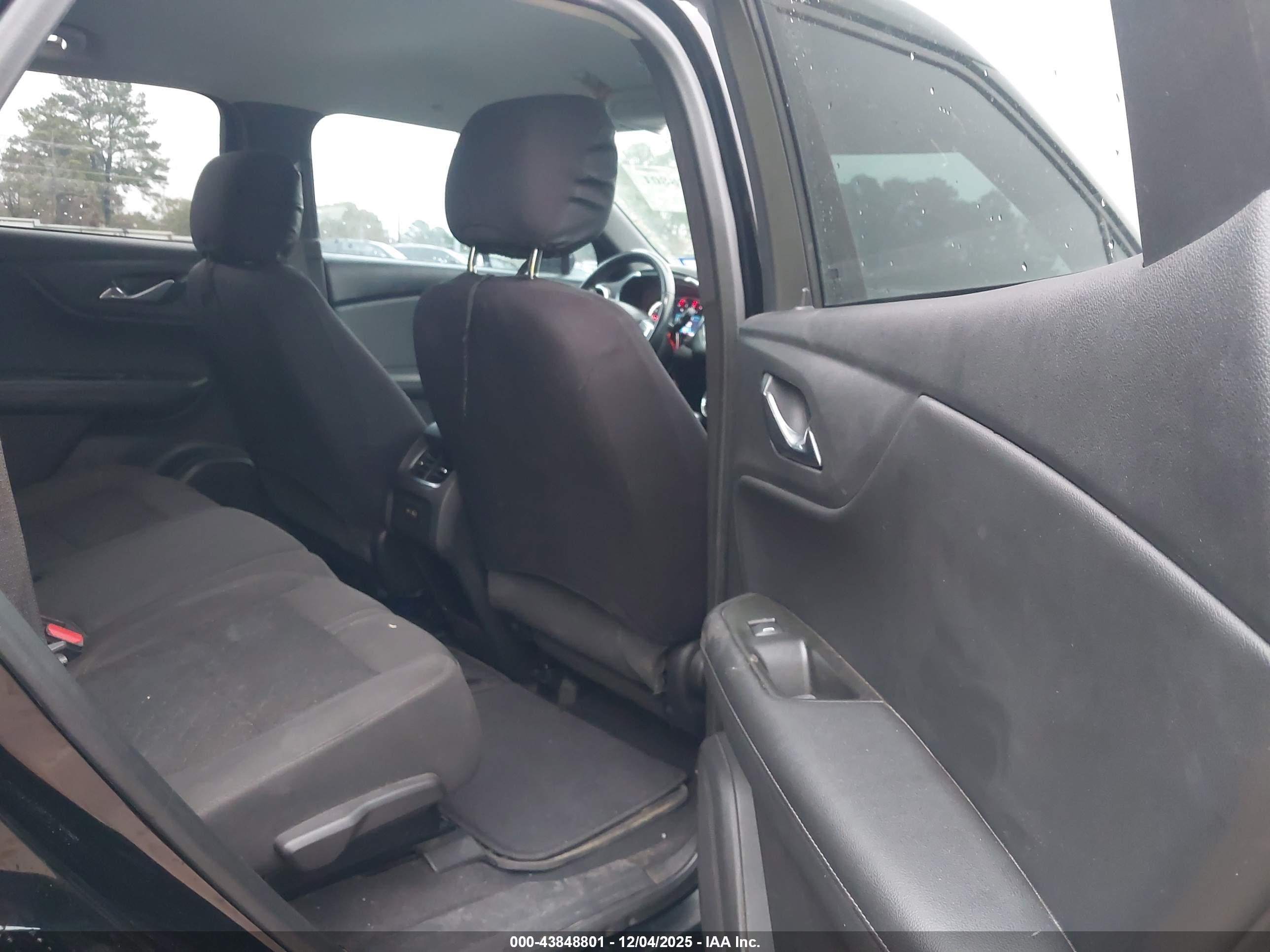 CHEVROLET BLAZER image 8