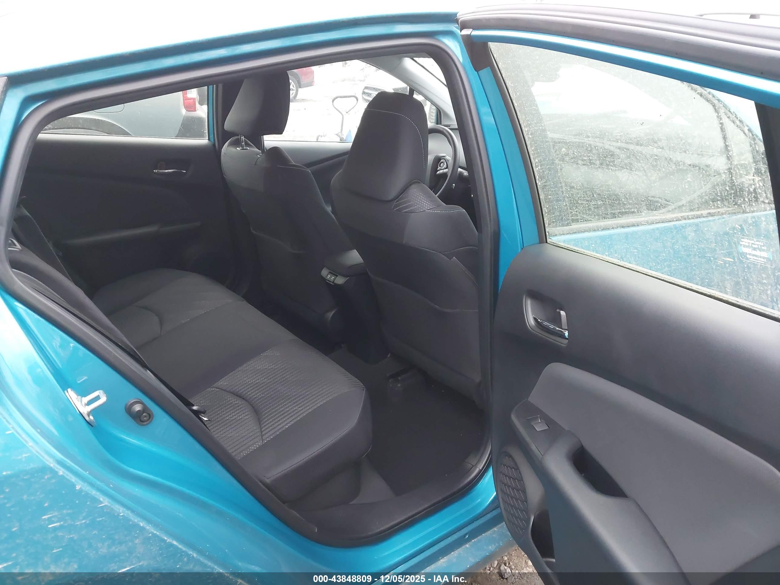 TOYOTA PRIUS image 8