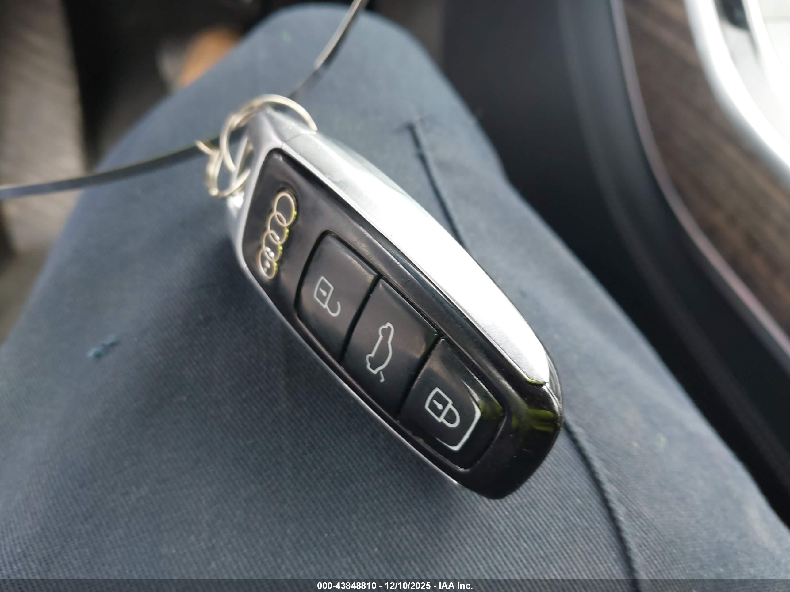 AUDI A8 image 11