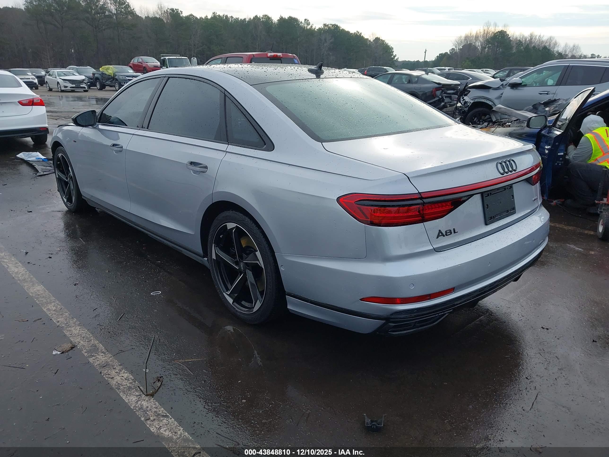 AUDI A8 image 3