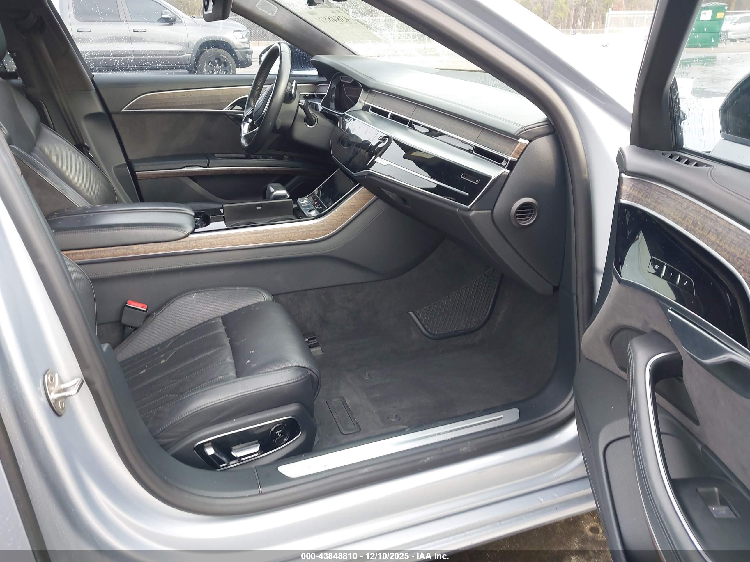 AUDI A8 image 5