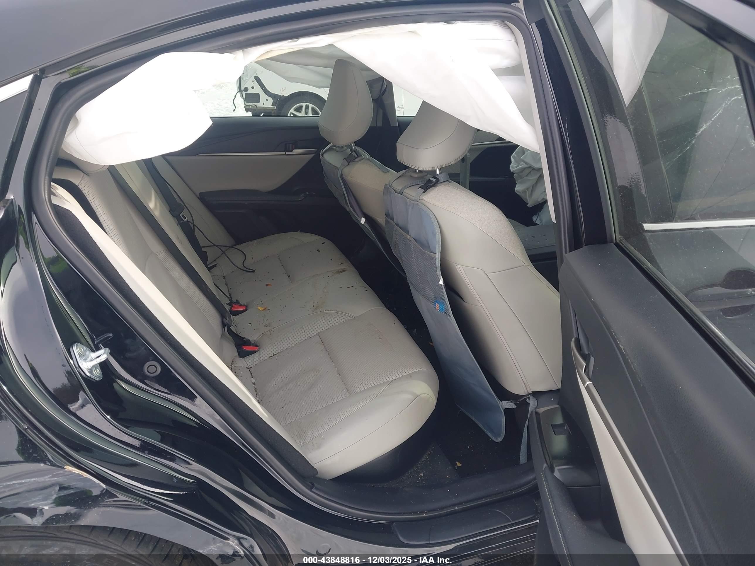 TOYOTA CAMRY image 8
