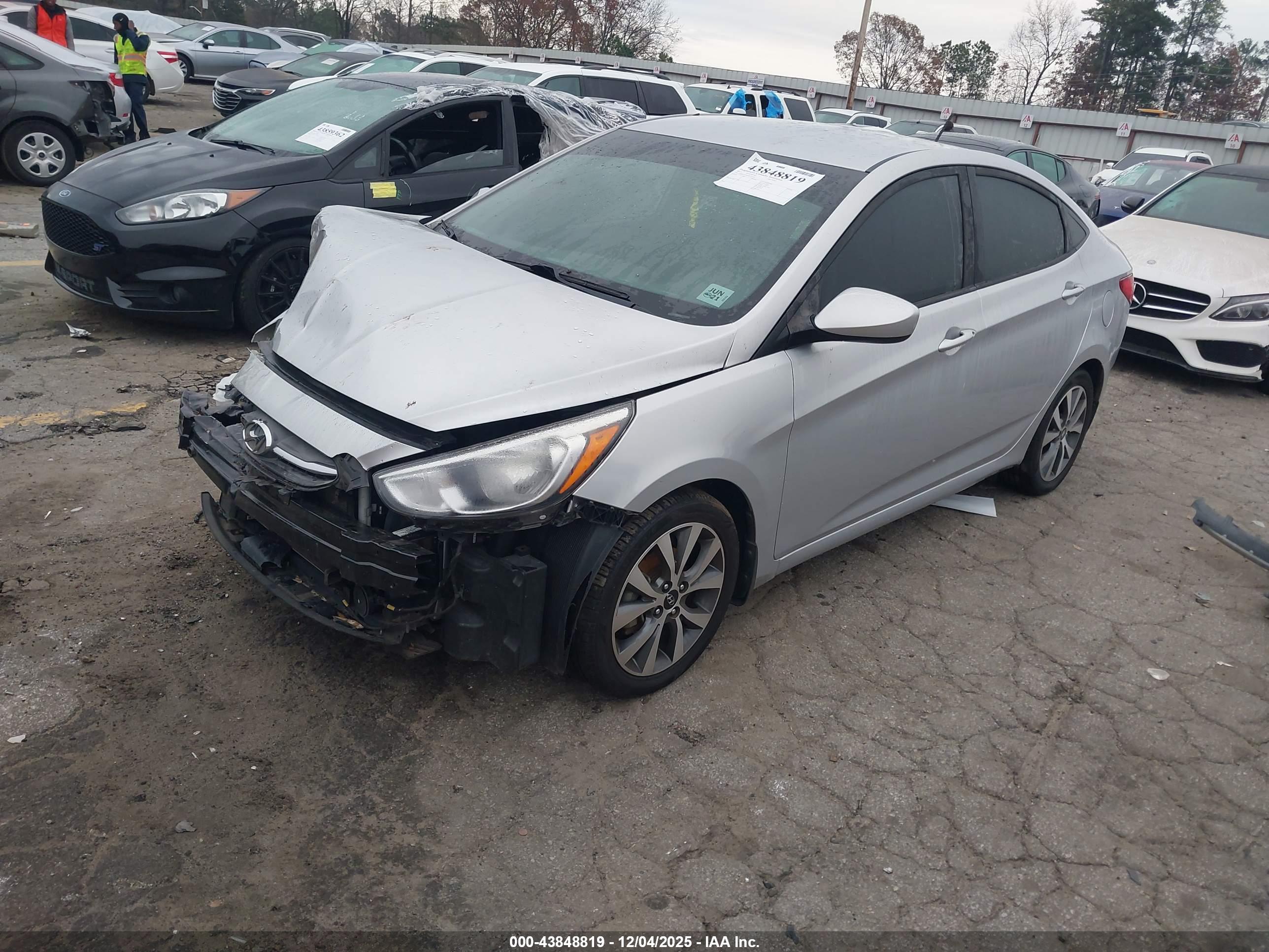 HYUNDAI ACCENT image 2
