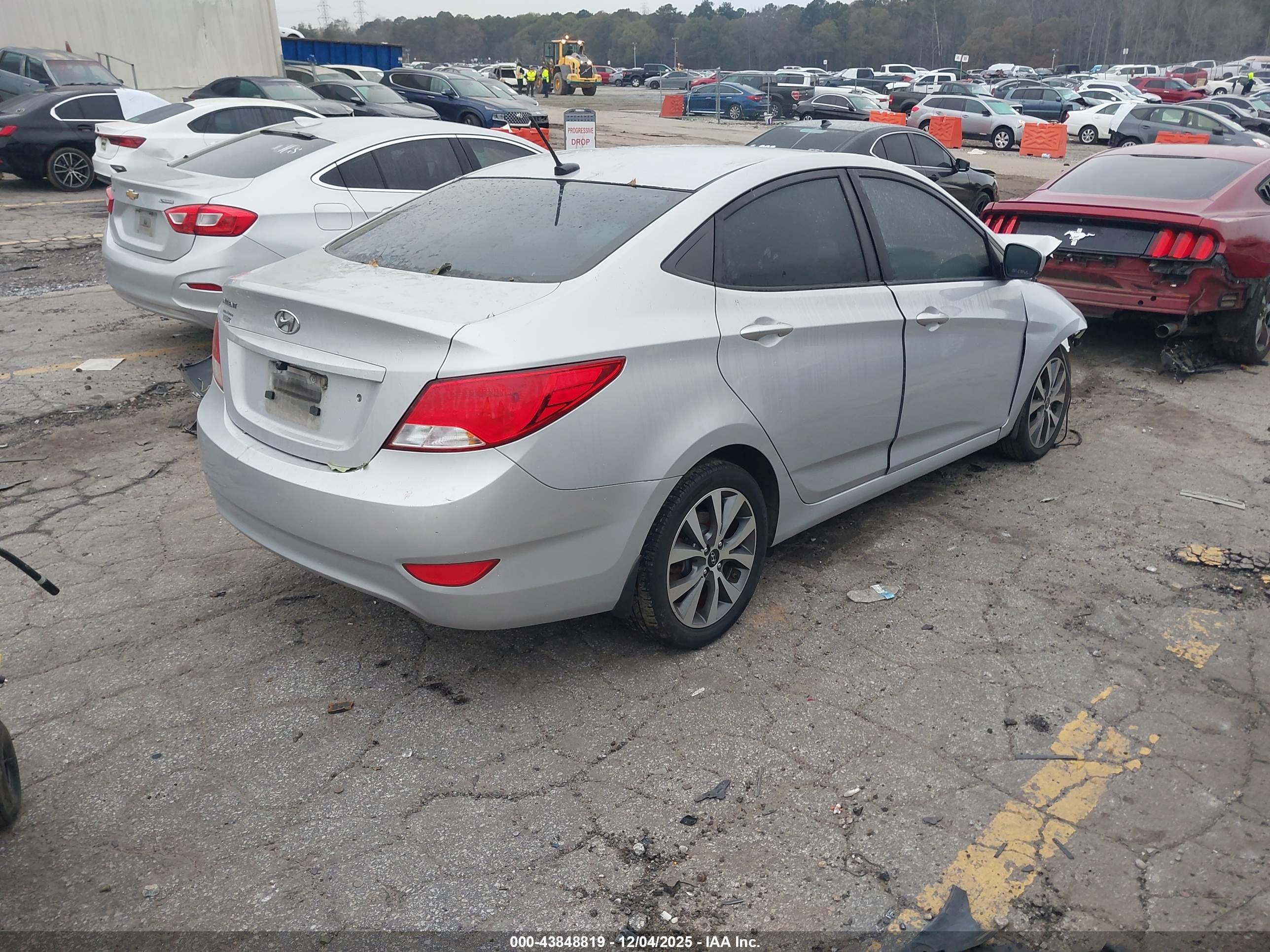 HYUNDAI ACCENT image 4