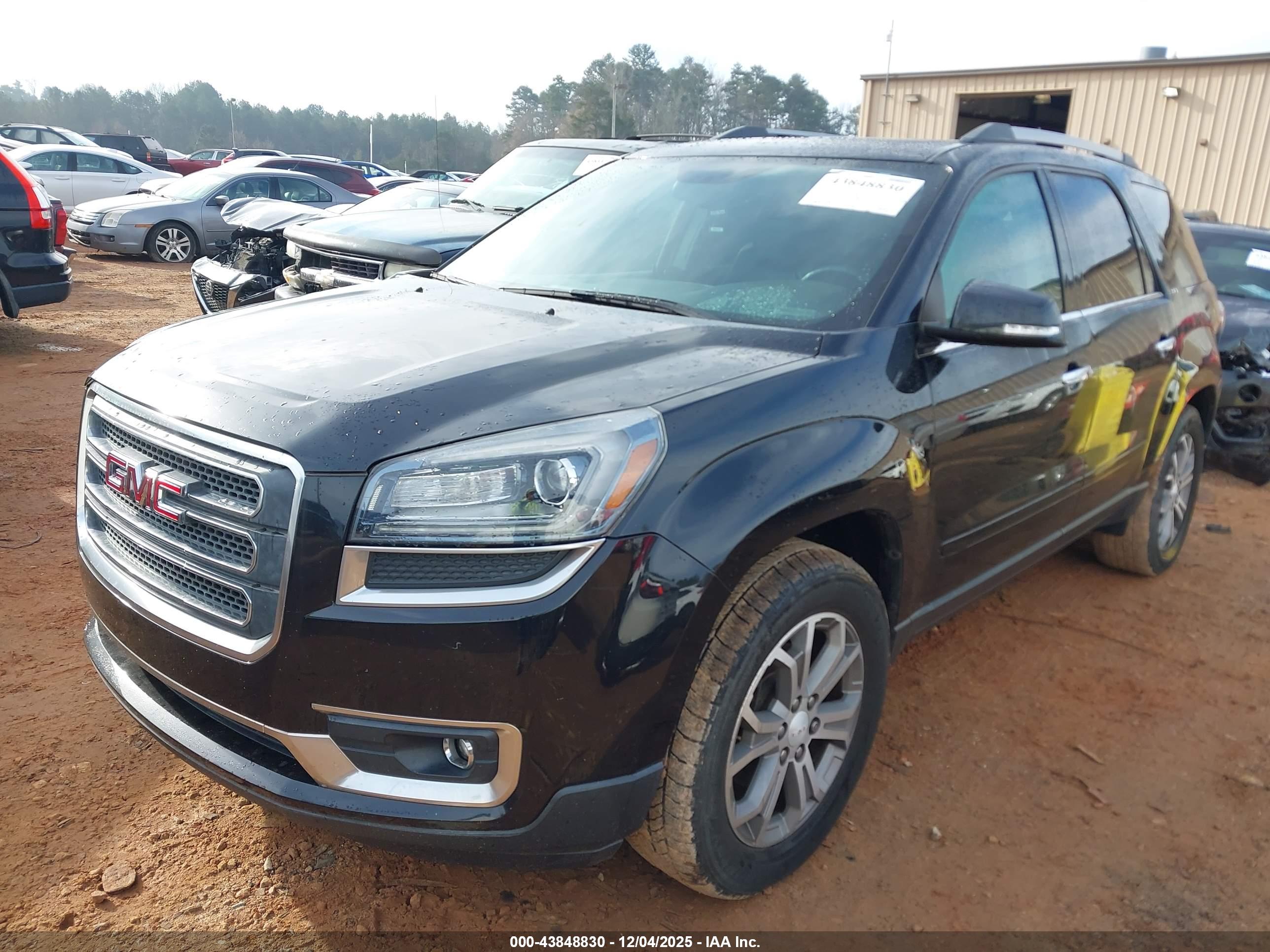 GMC ACADIA image 2