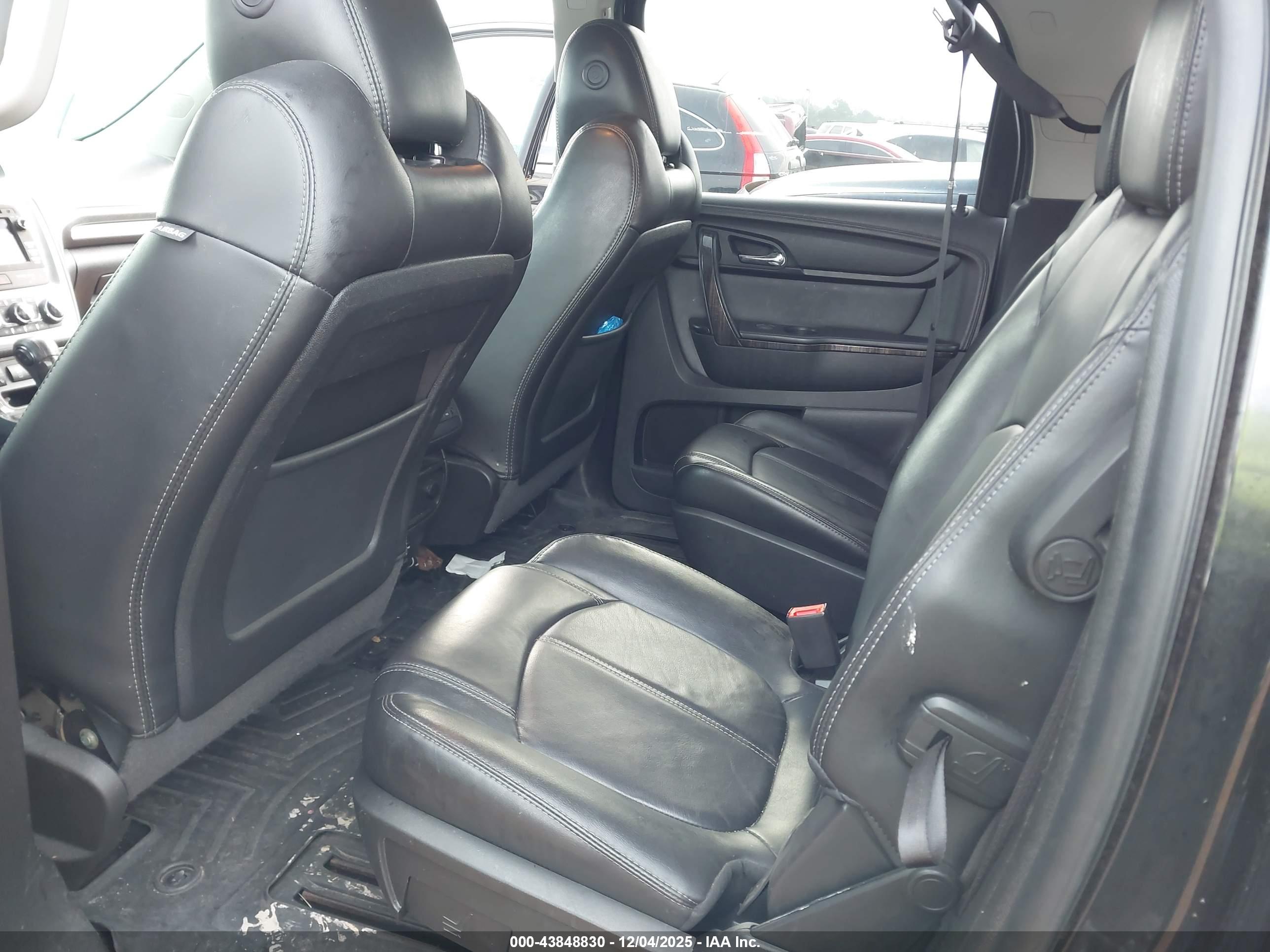 GMC ACADIA image 8
