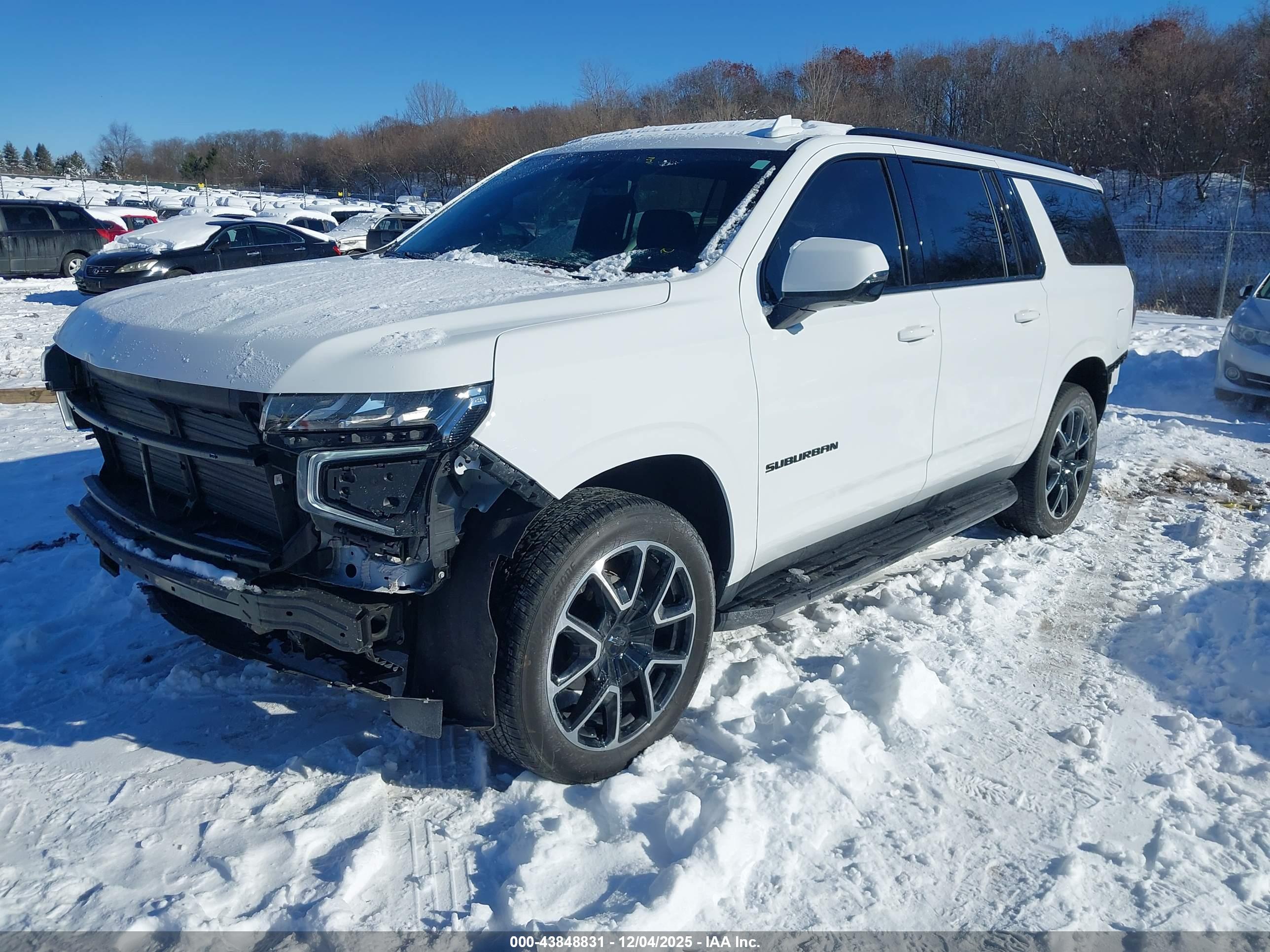 CHEVROLET SUBURBAN image 2