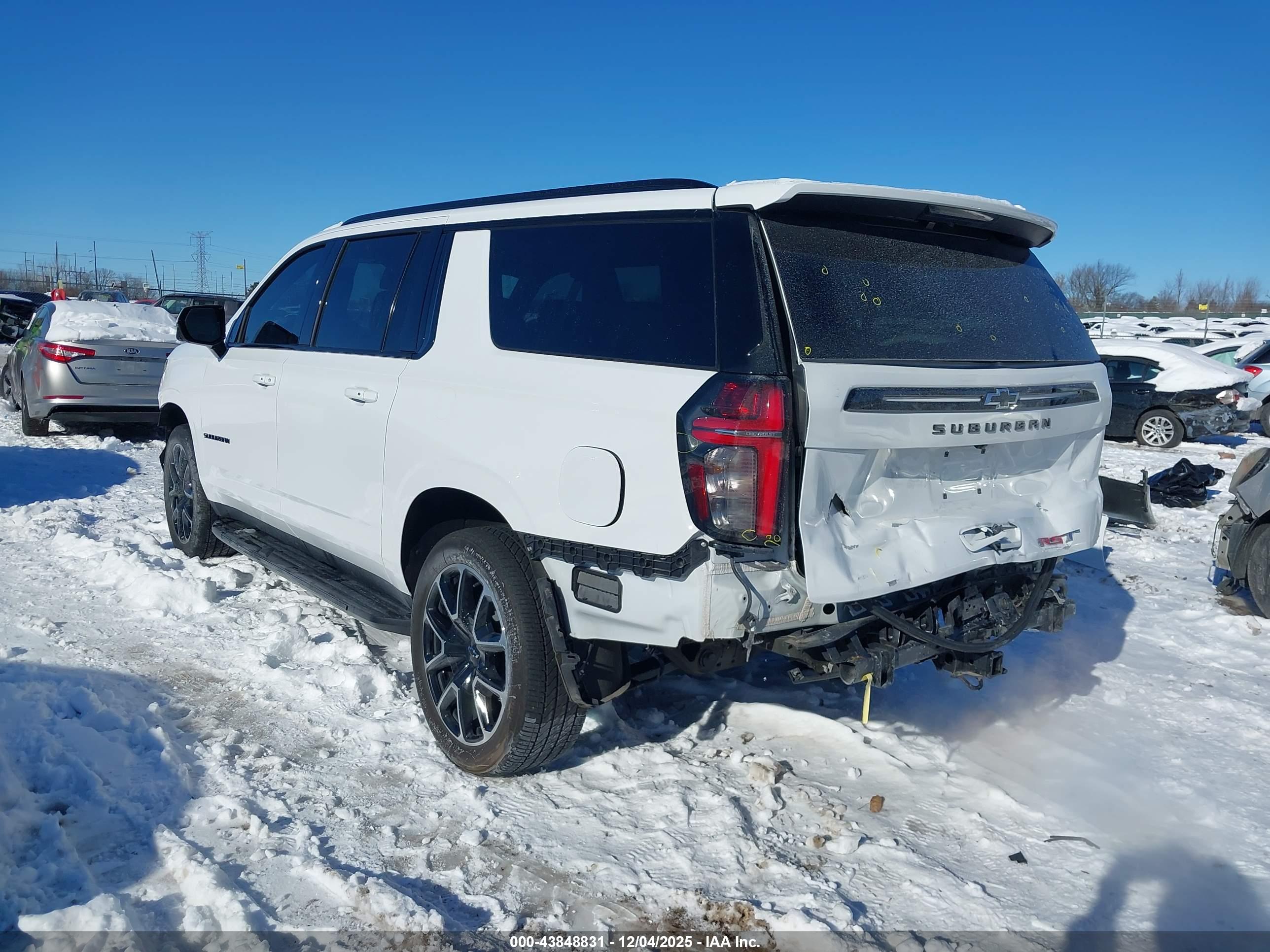 CHEVROLET SUBURBAN image 3
