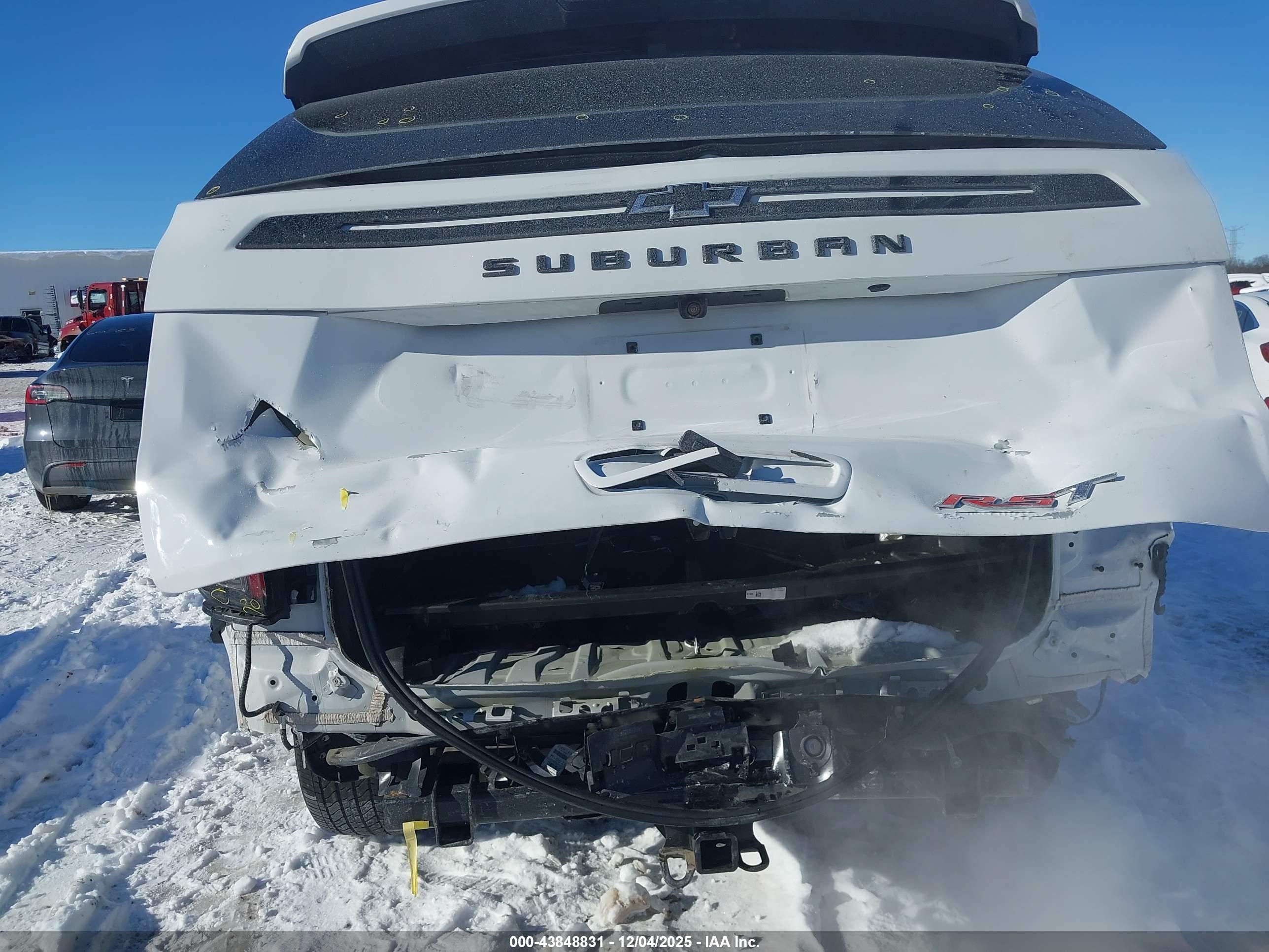 CHEVROLET SUBURBAN image 6