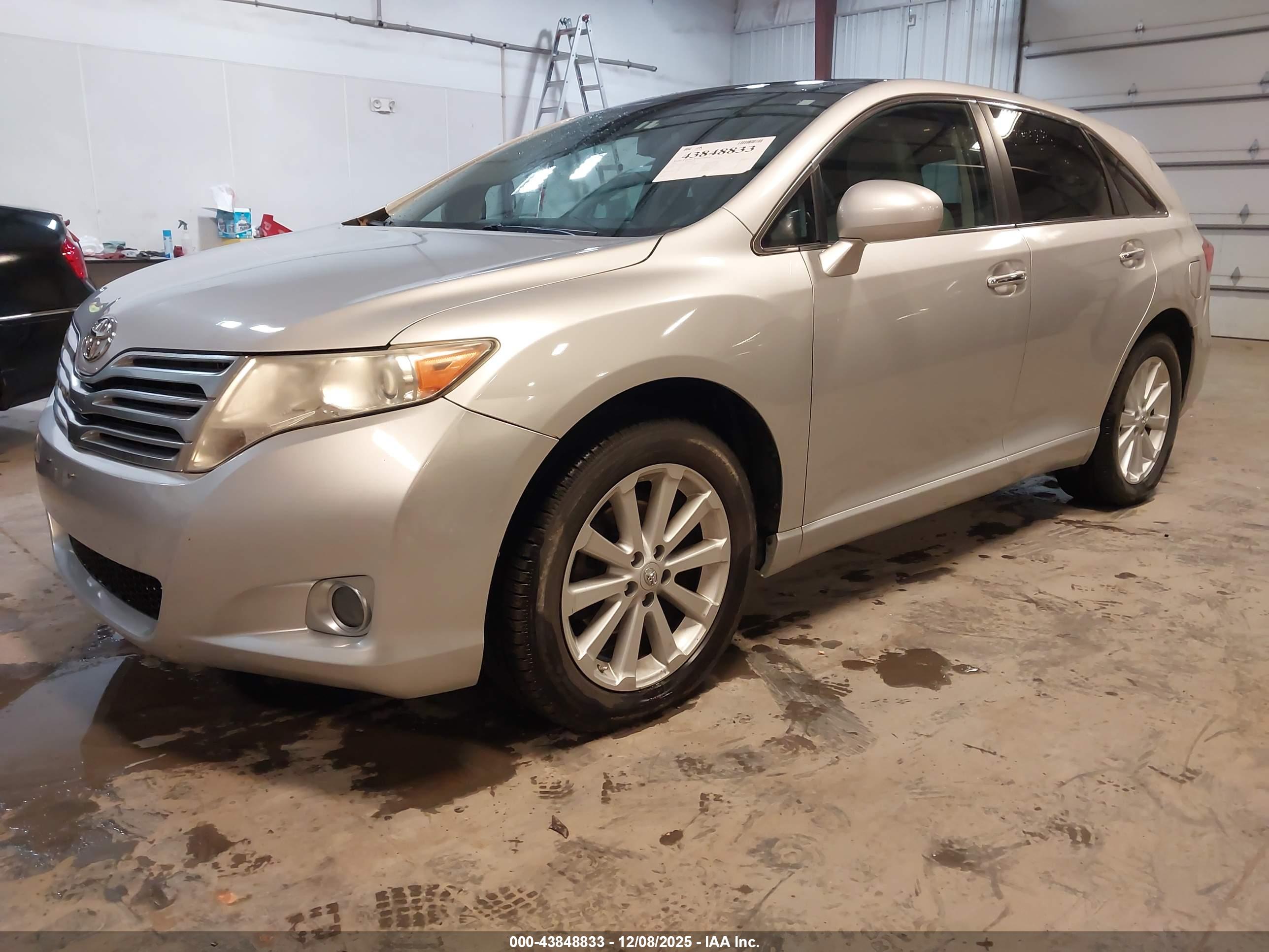 TOYOTA VENZA image 2