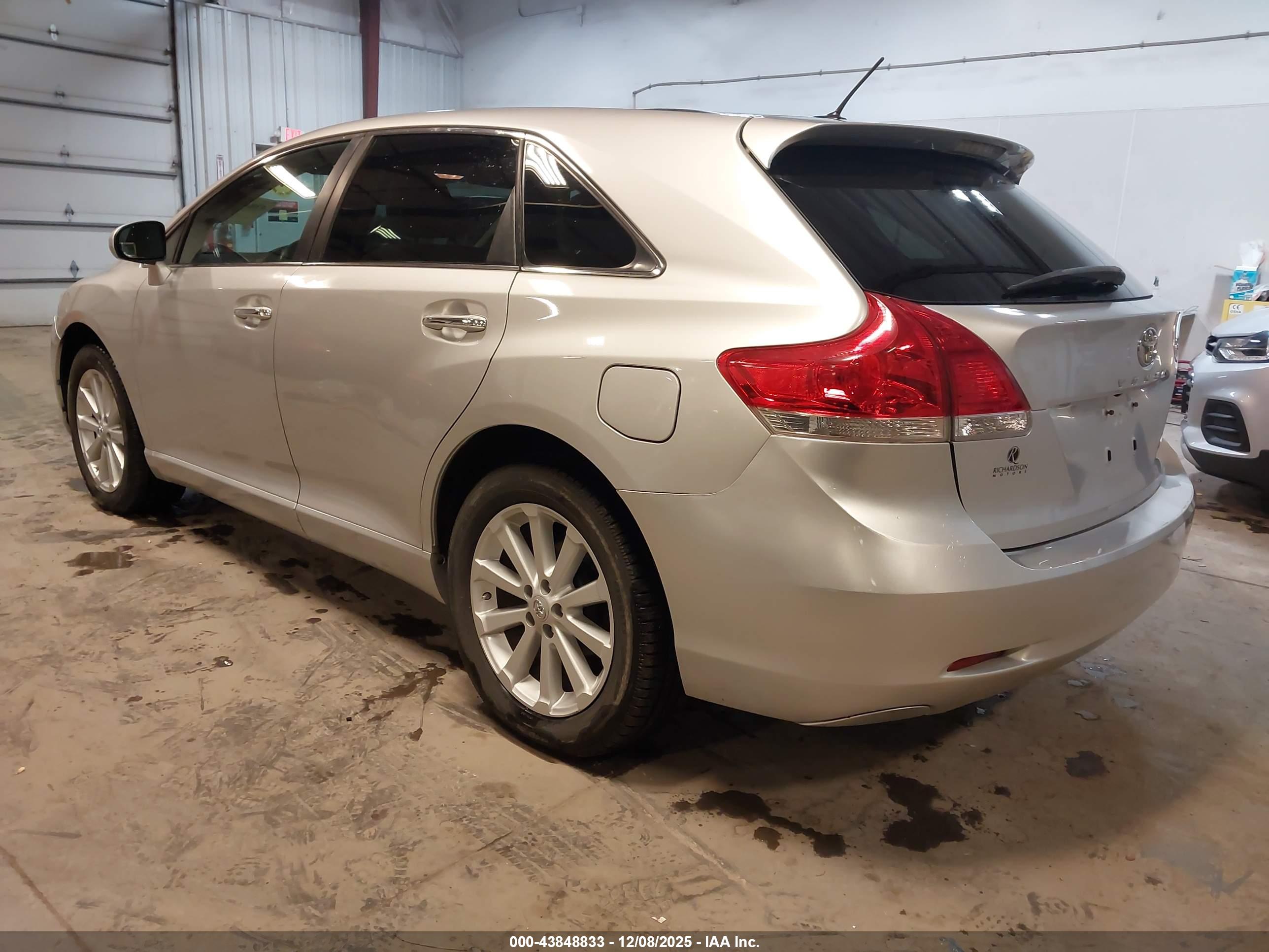 TOYOTA VENZA image 3