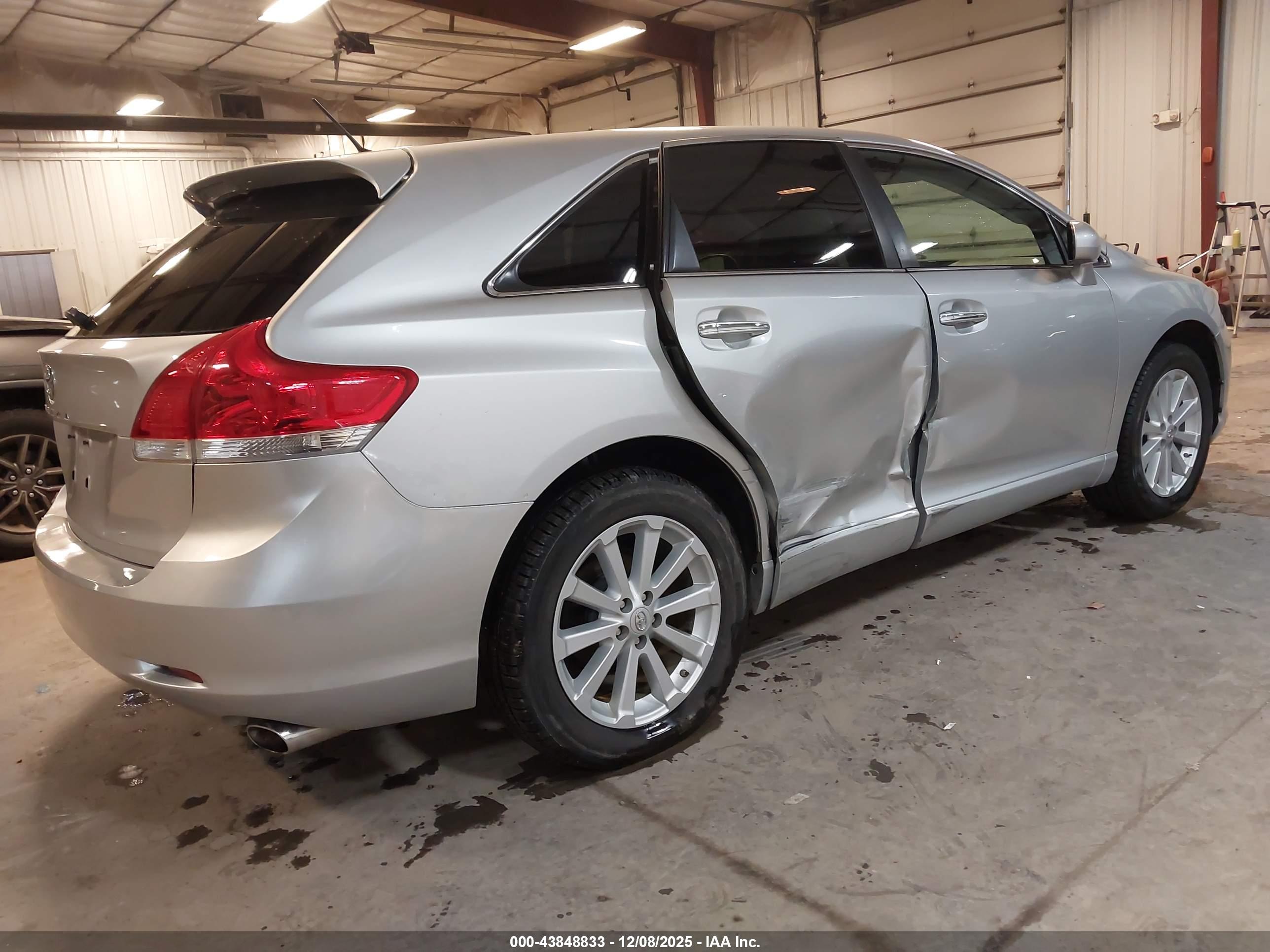 TOYOTA VENZA image 4