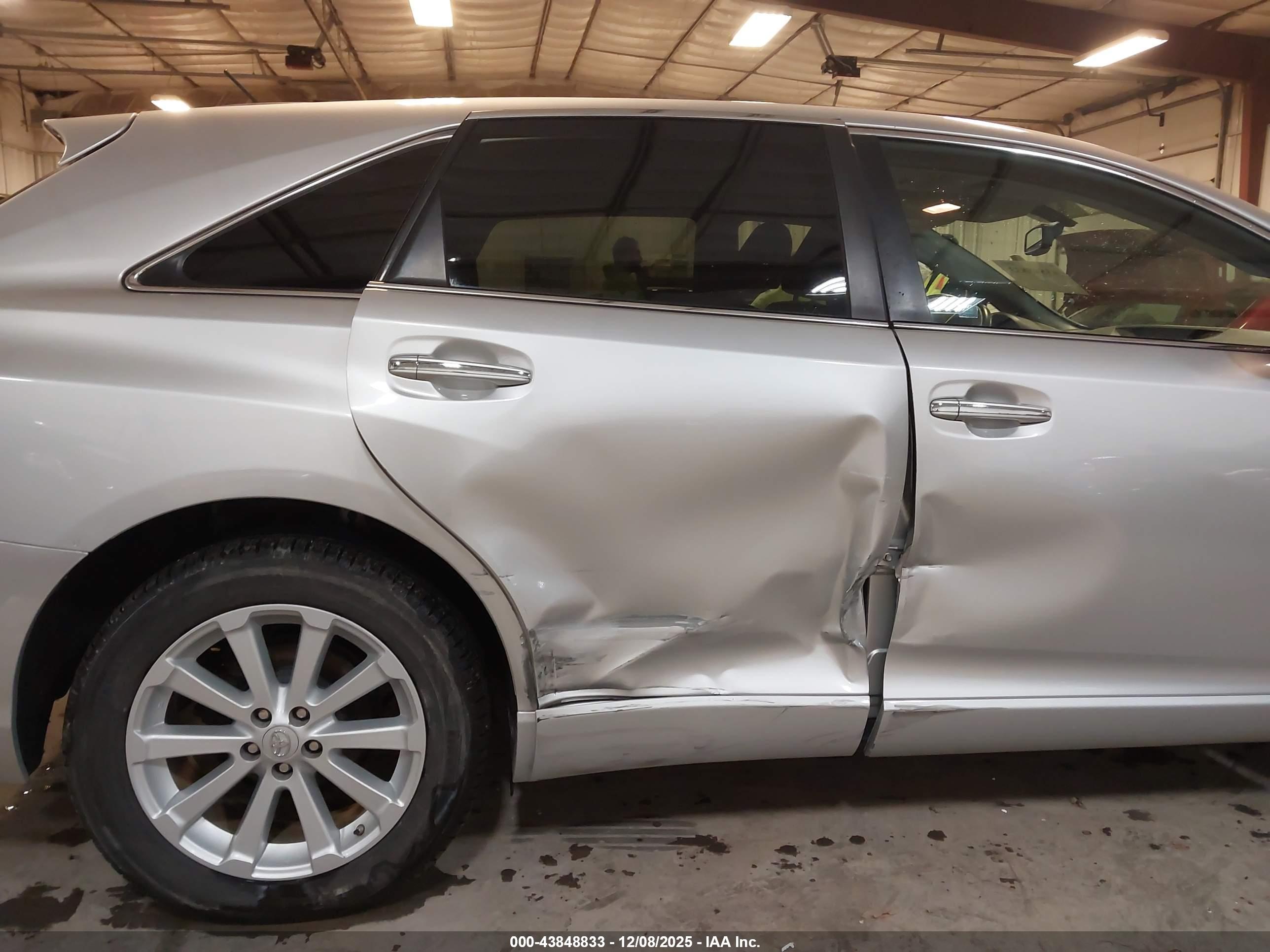 TOYOTA VENZA image 6