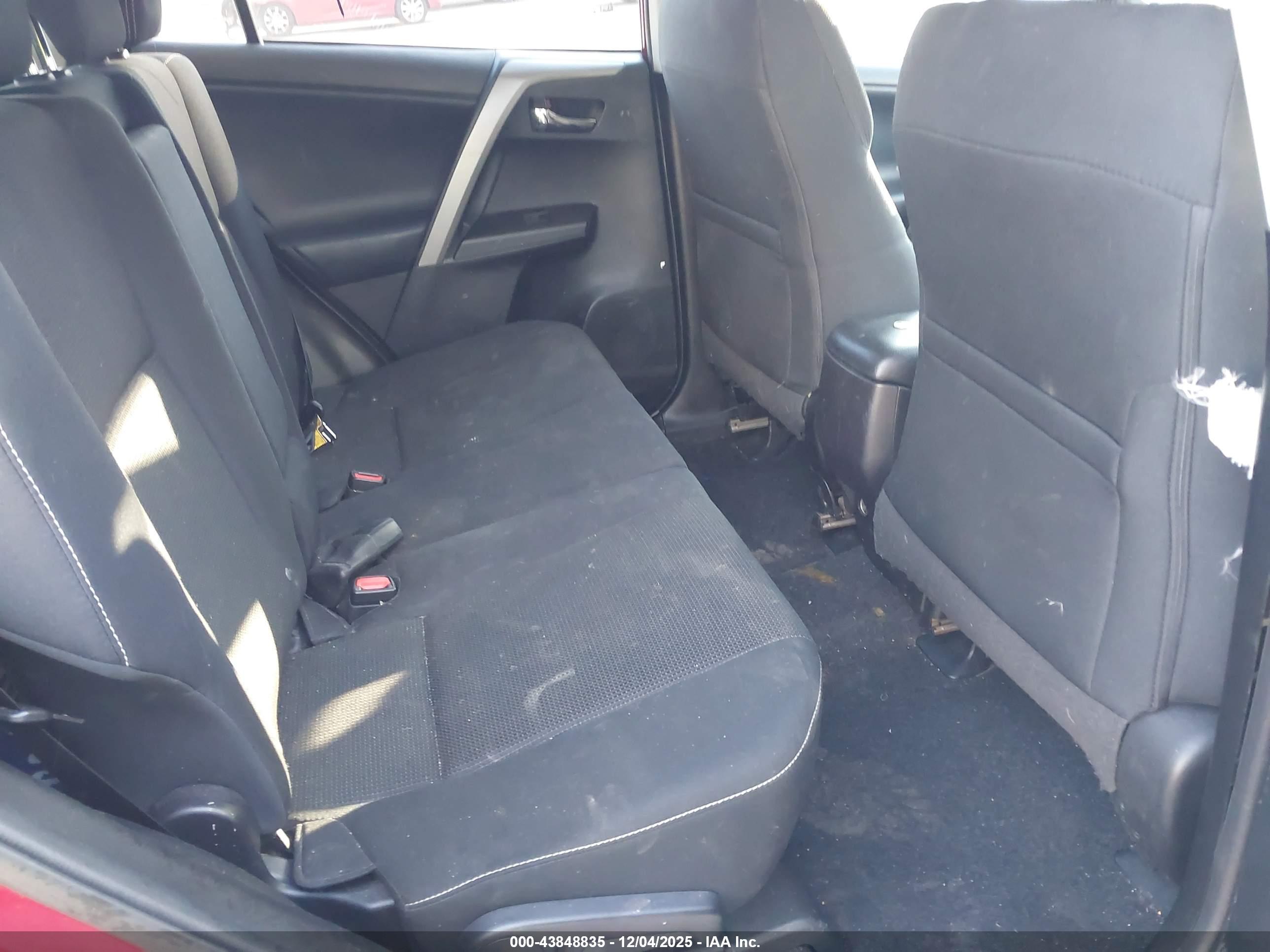 TOYOTA RAV4 image 8