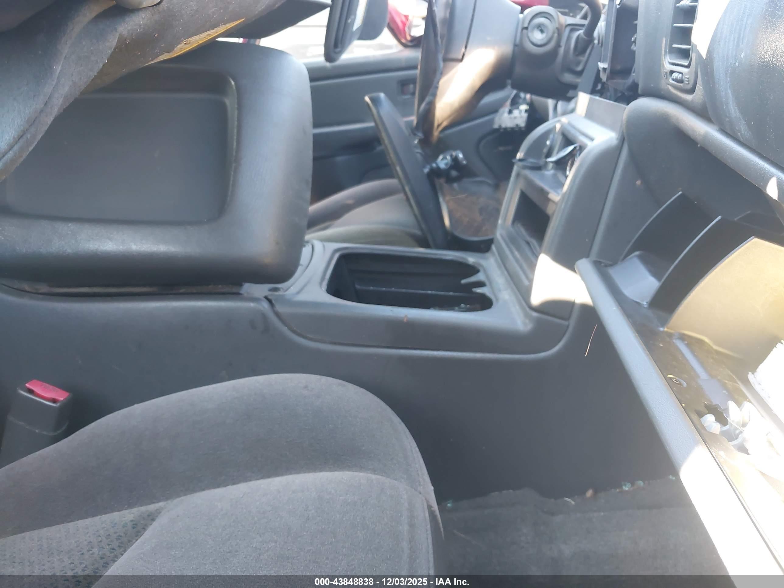 CHEVROLET SILVERADO image 5