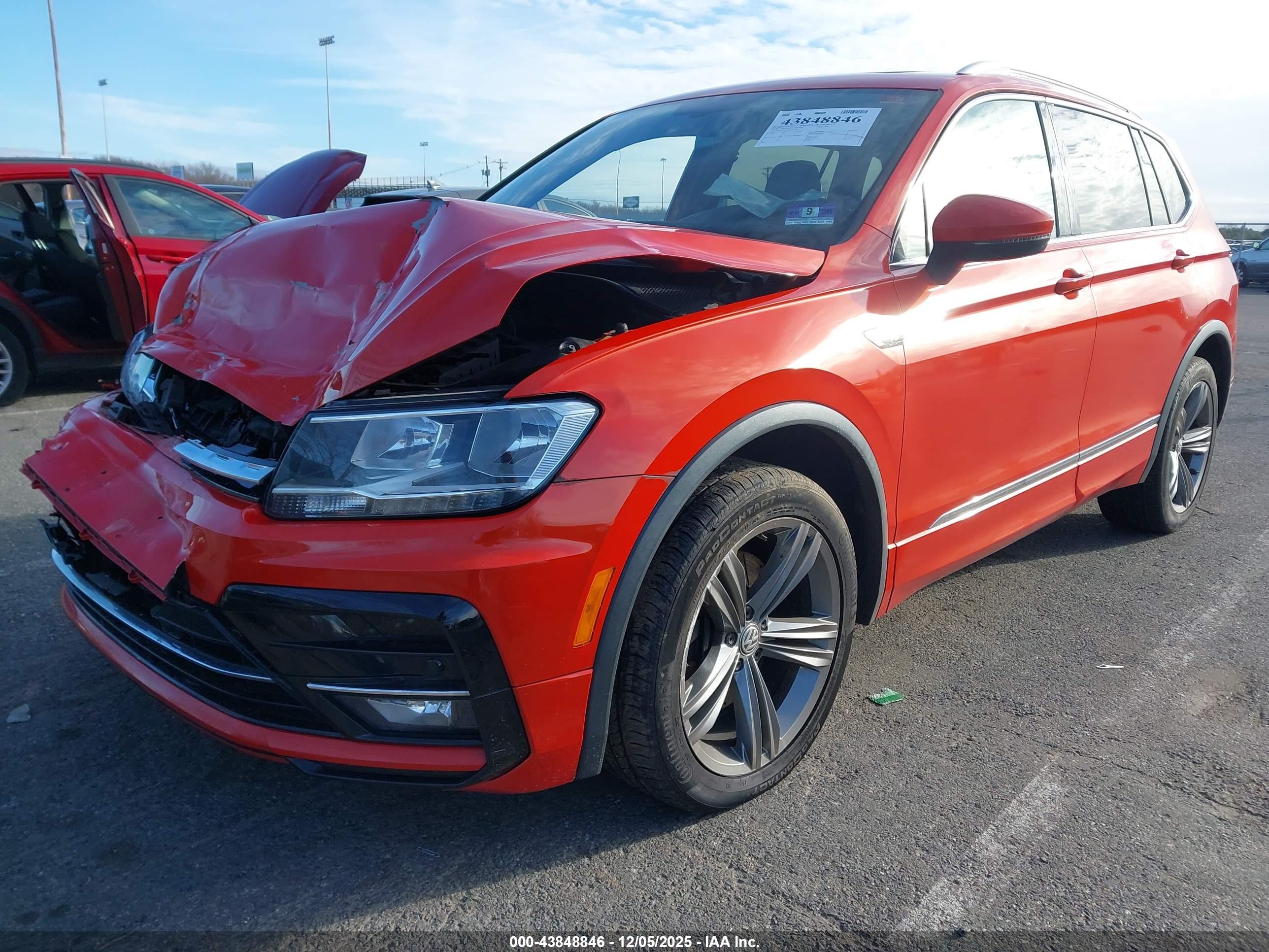 VOLKSWAGEN TIGUAN image 2