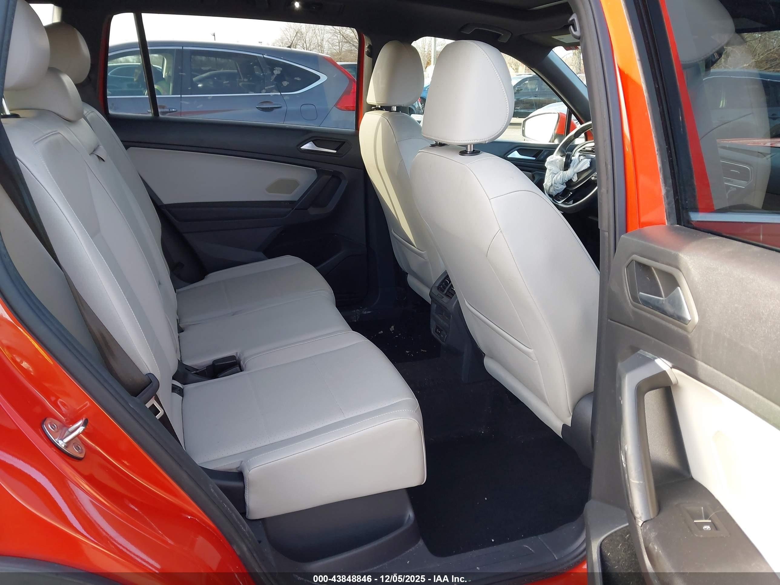 VOLKSWAGEN TIGUAN image 8
