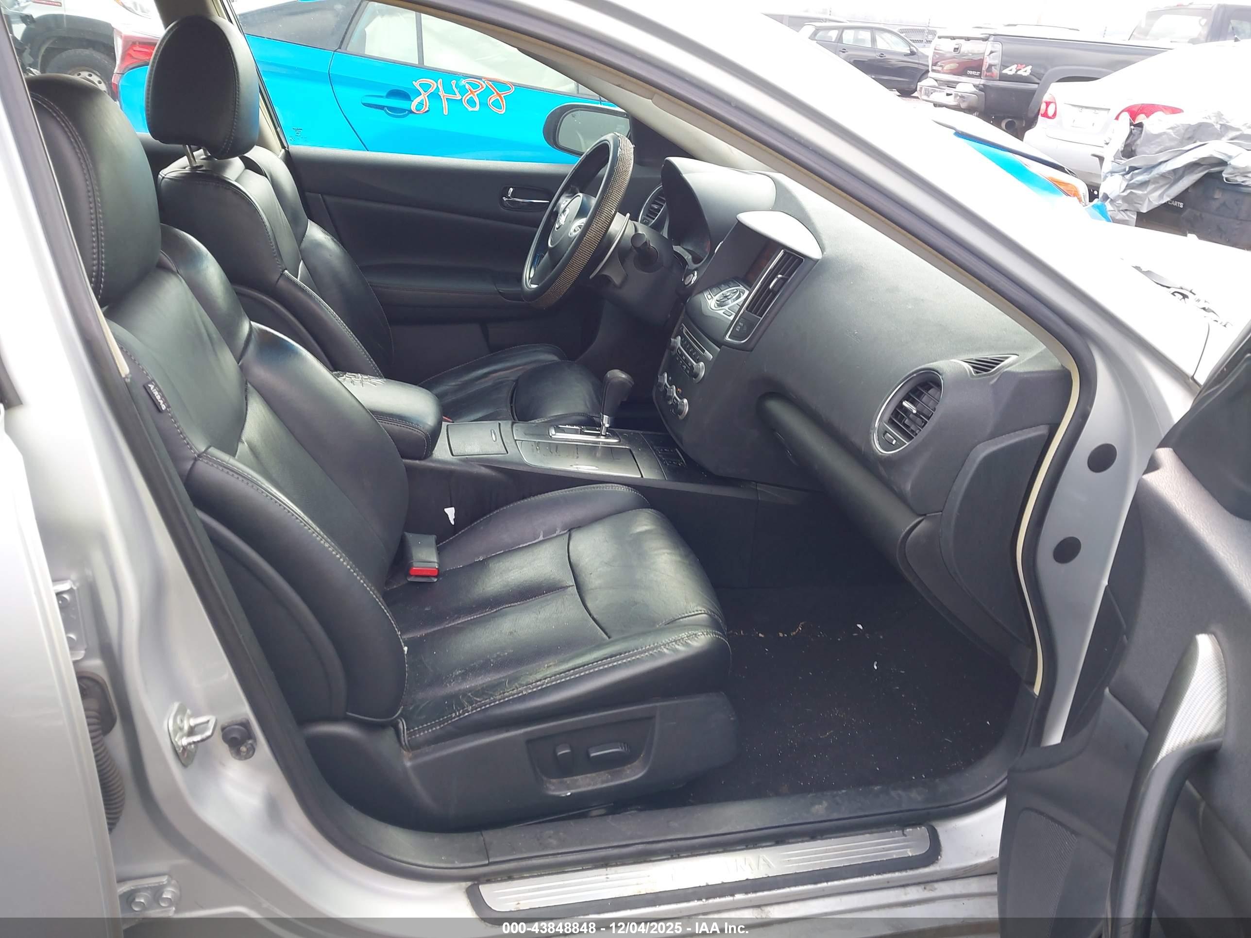 NISSAN MAXIMA image 5