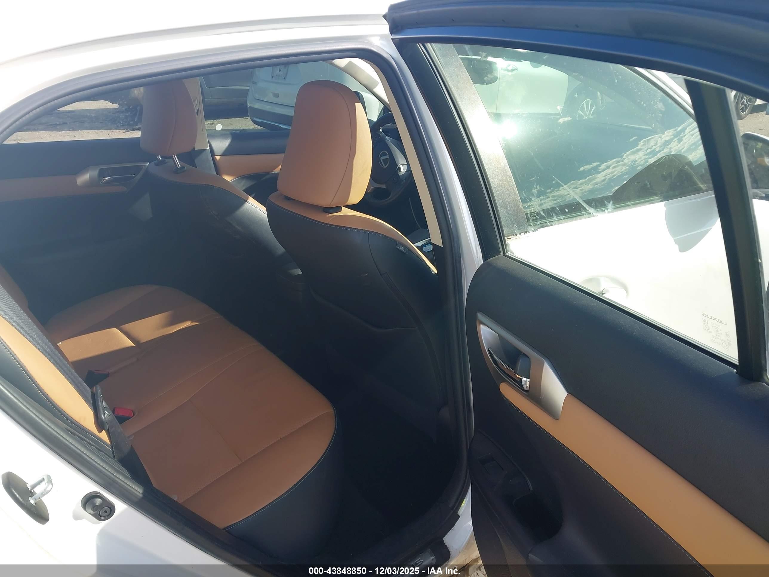 LEXUS CT image 8