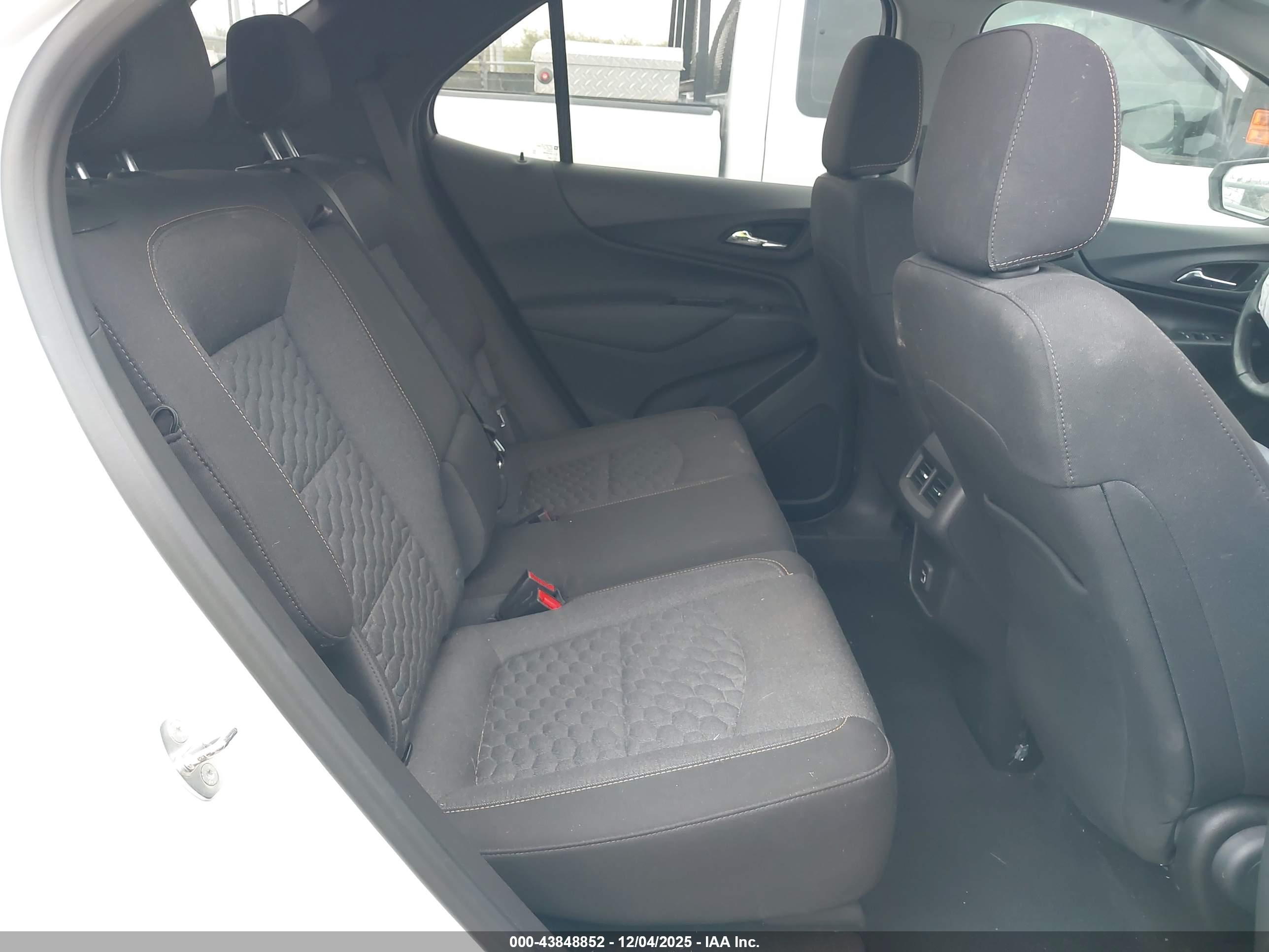CHEVROLET EQUINOX image 8