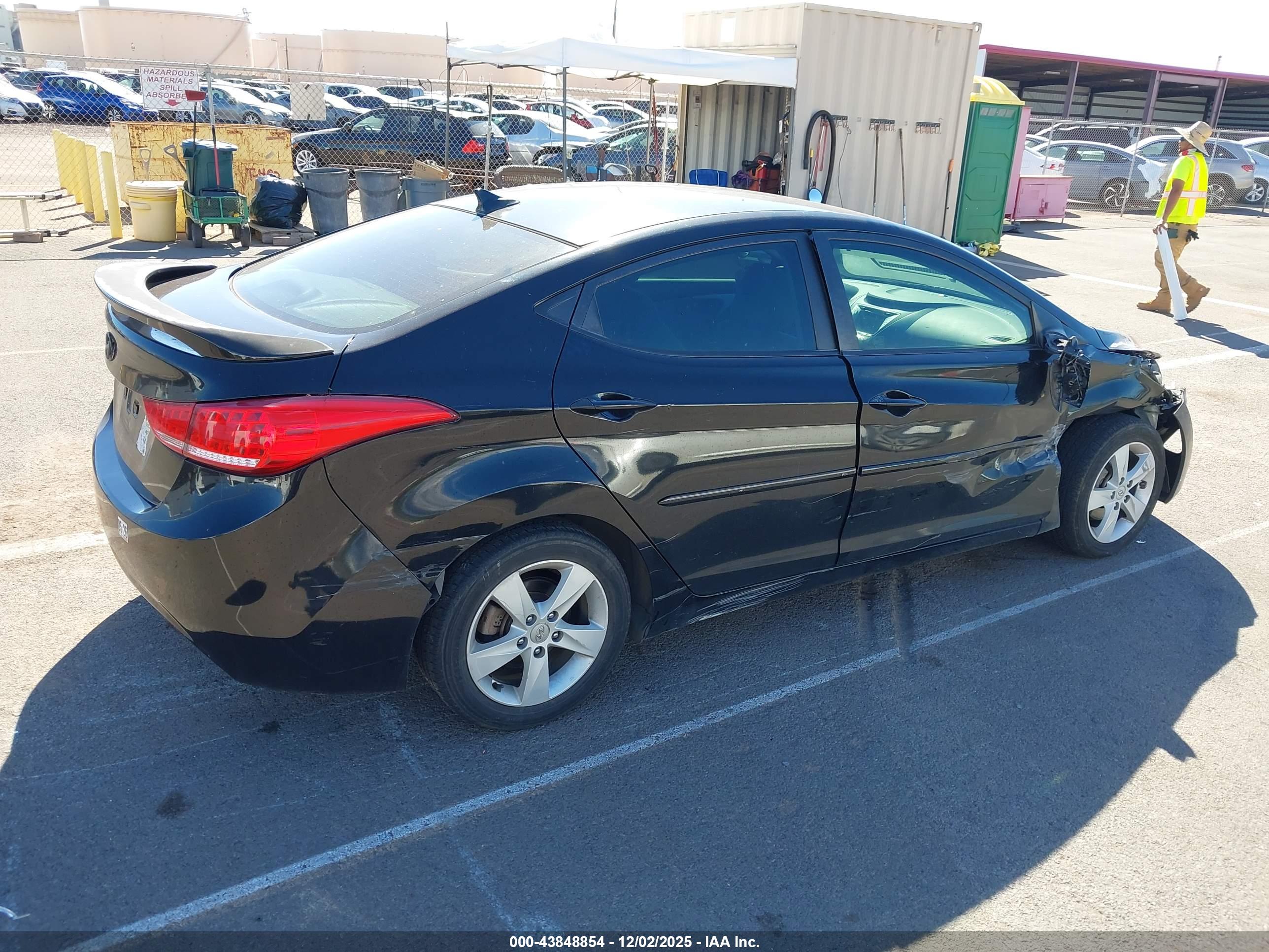 HYUNDAI ELANTRA image 4