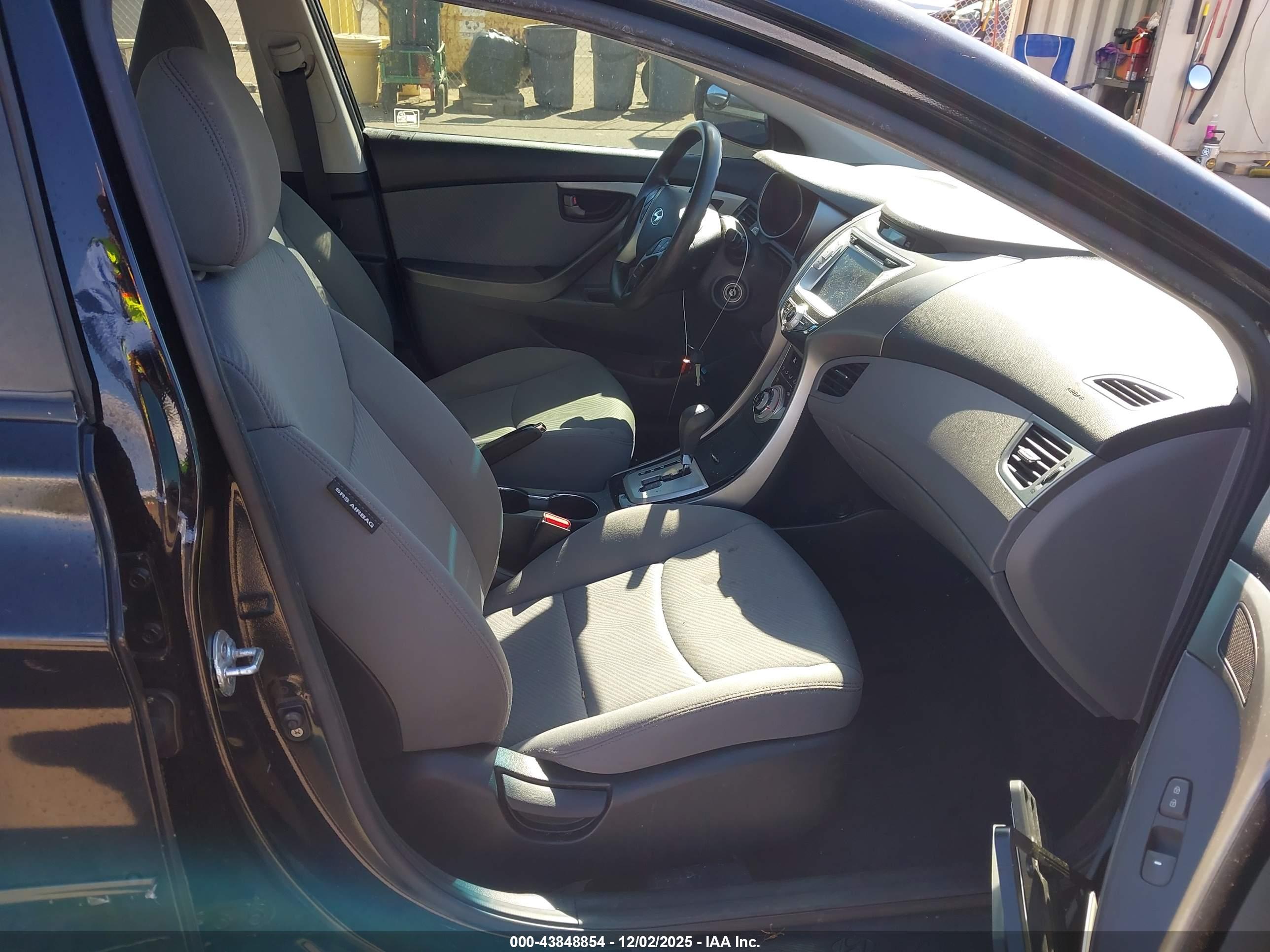 HYUNDAI ELANTRA image 5
