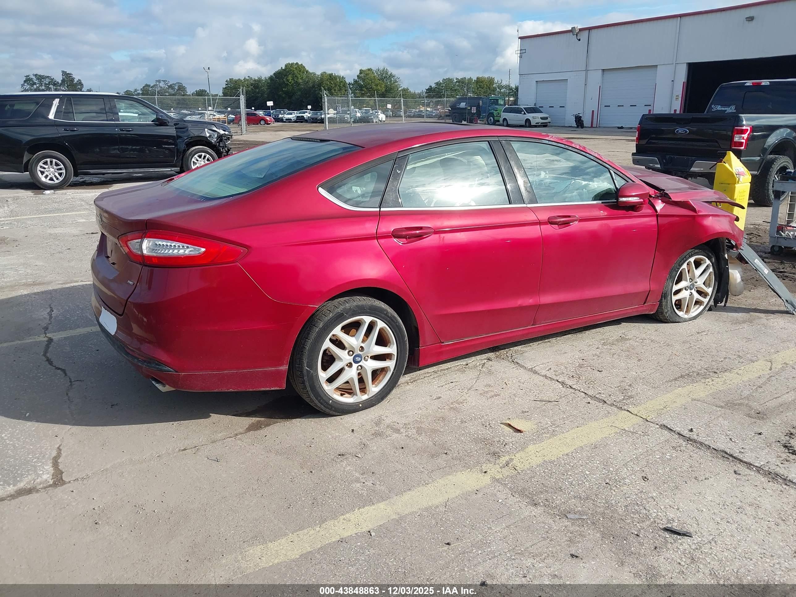 FORD FUSION image 4