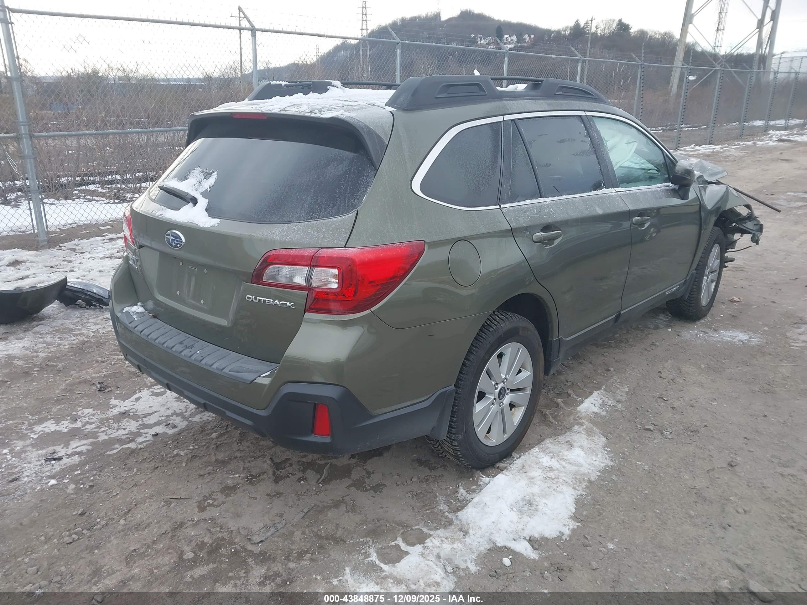 SUBARU OUTBACK image 4