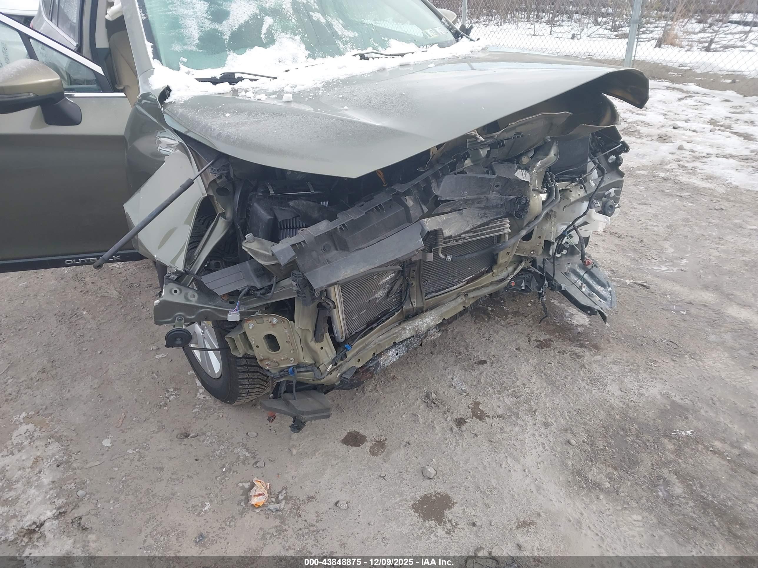 SUBARU OUTBACK image 6
