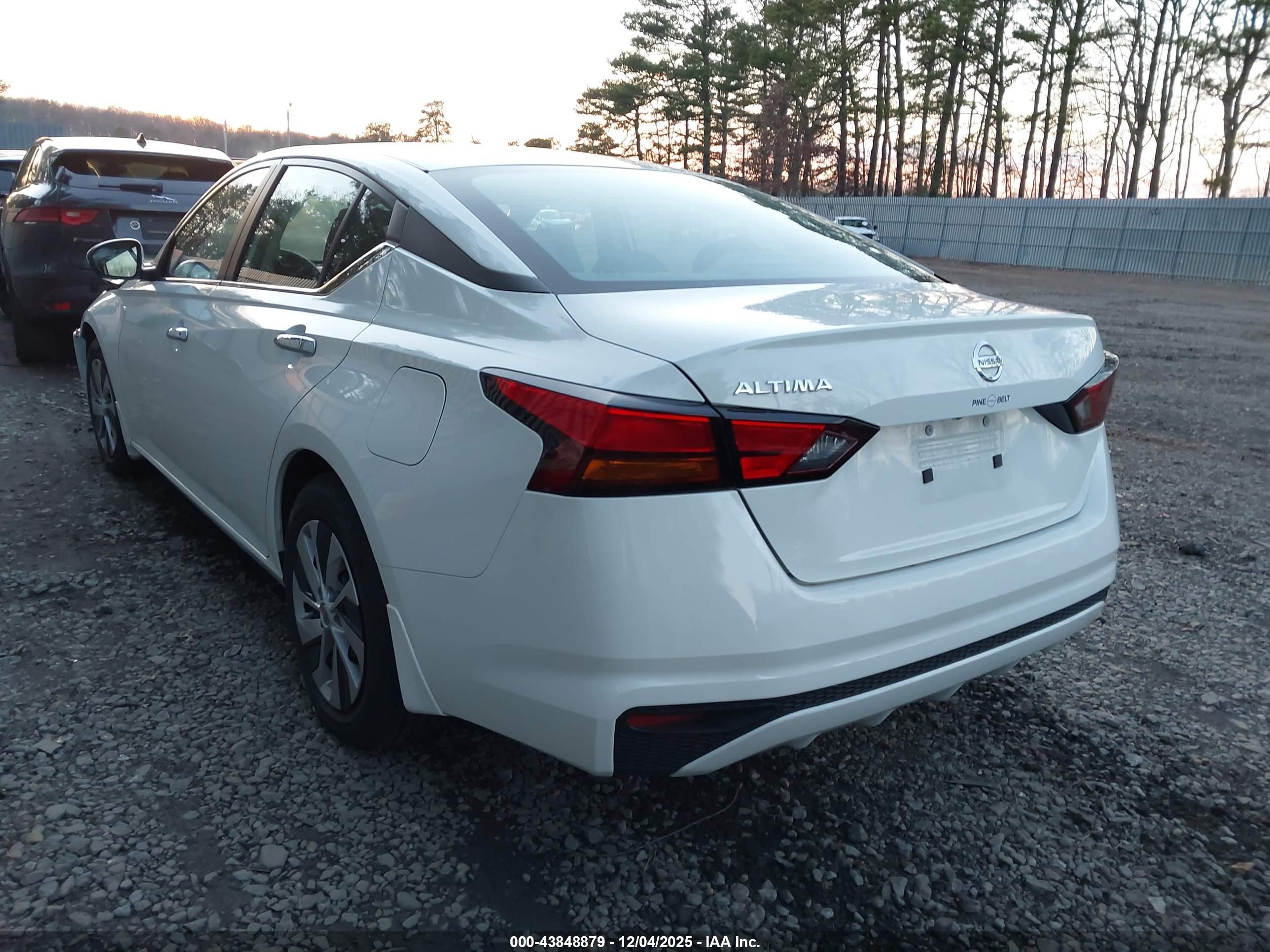 NISSAN ALTIMA image 3