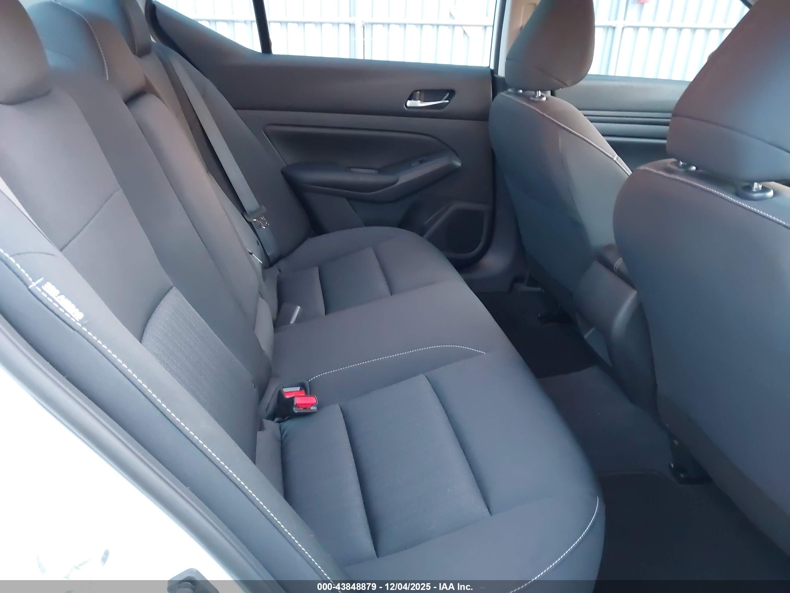 NISSAN ALTIMA image 8