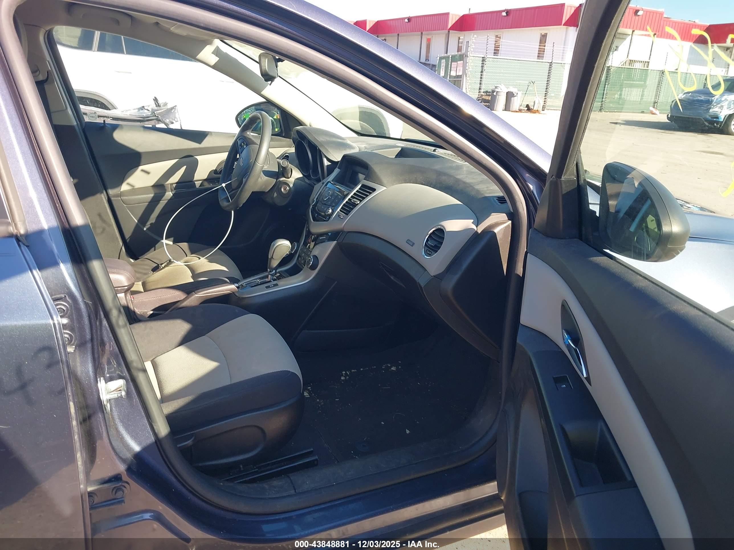 CHEVROLET CRUZE image 5