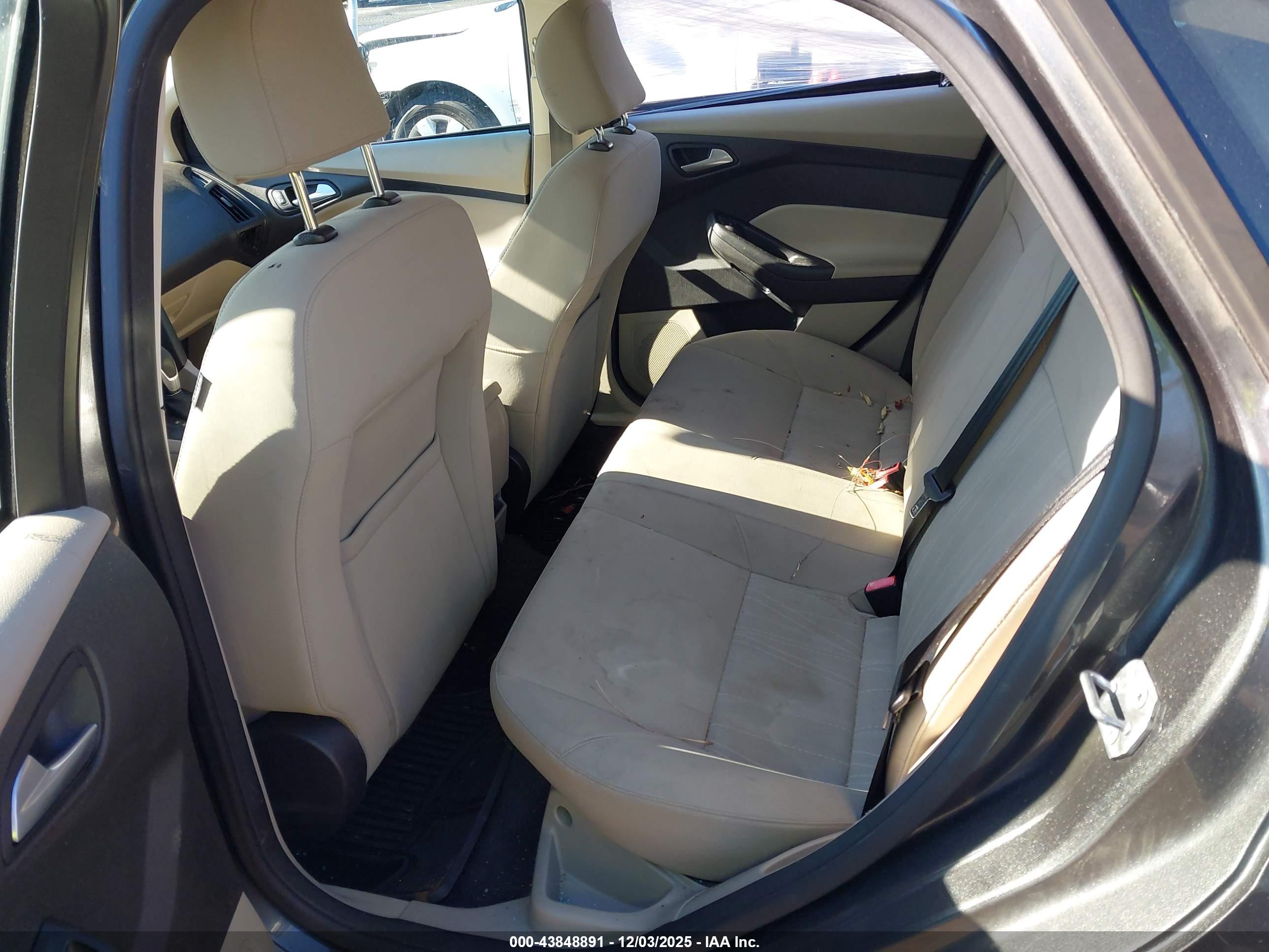 FORD FOCUS image 8