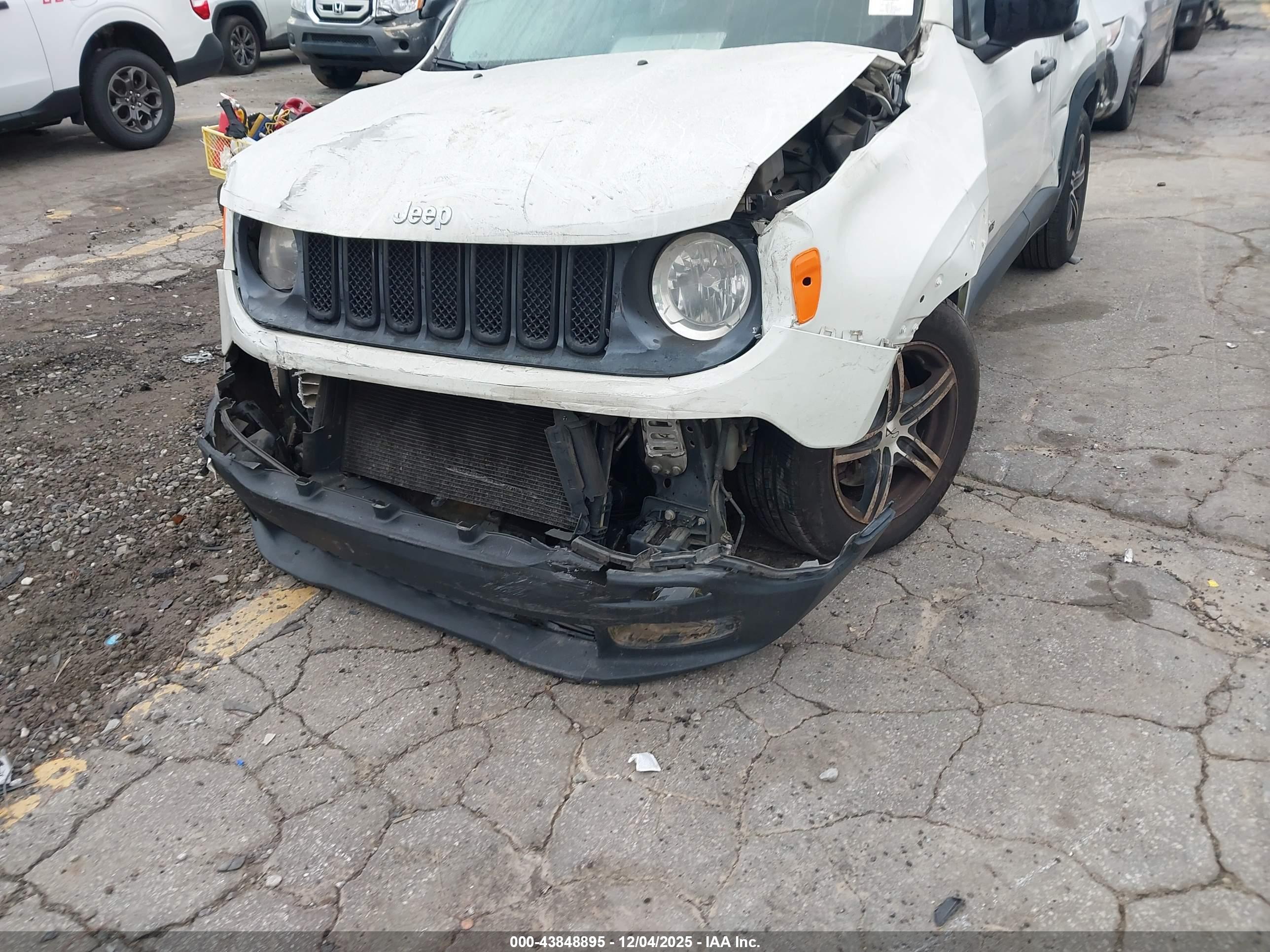 JEEP RENEGADE image 6