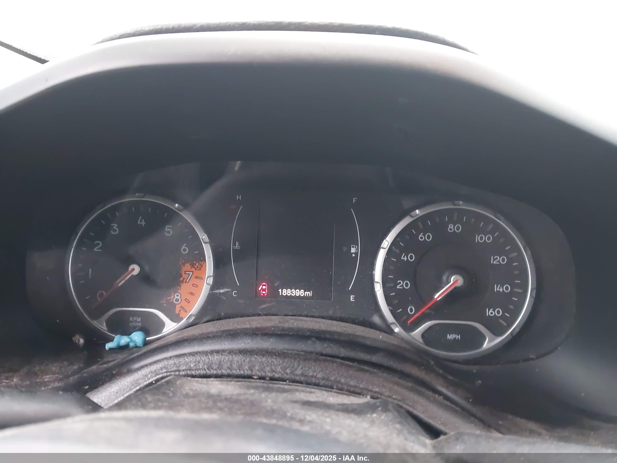 JEEP RENEGADE image 7