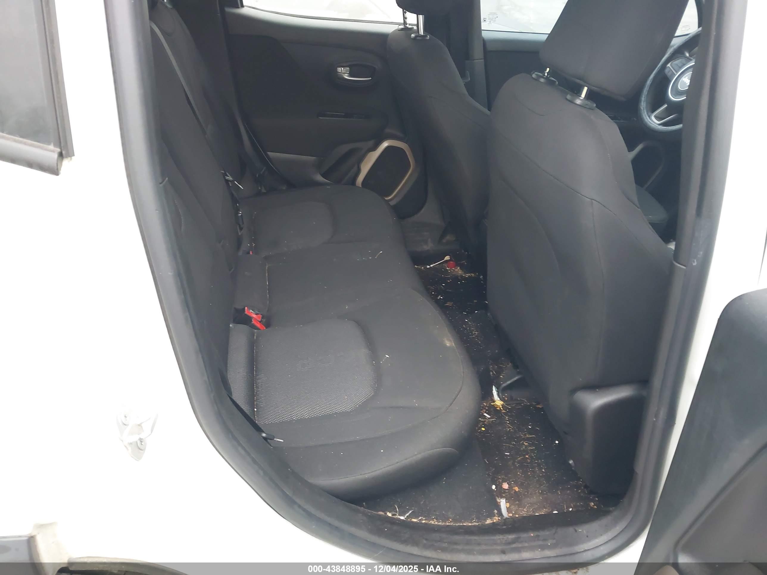 JEEP RENEGADE image 8